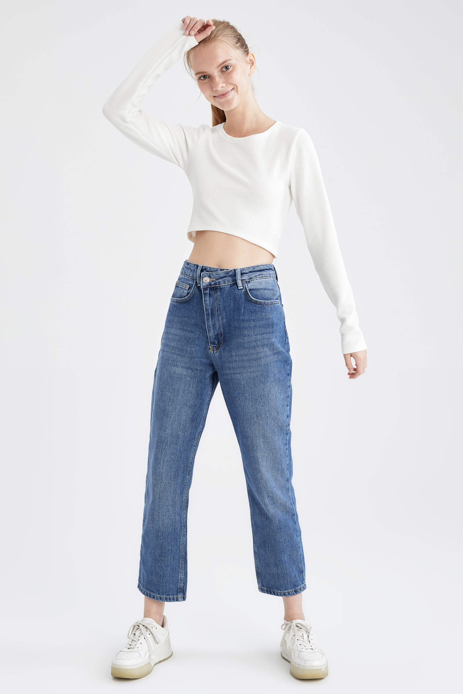 Defacto Mary Asimetrik Bel Detaylı Straight Fit Yüksek Bel Jean Pantolon. 3