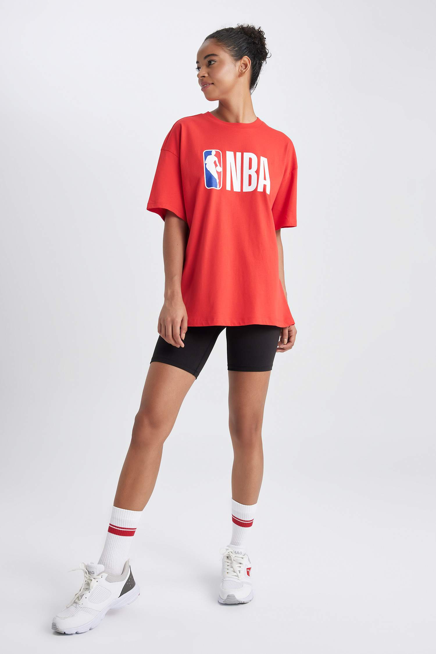 Red WOMAN Defacto Fit NBA Los Angeles Lakers Licensed Oversize Fit