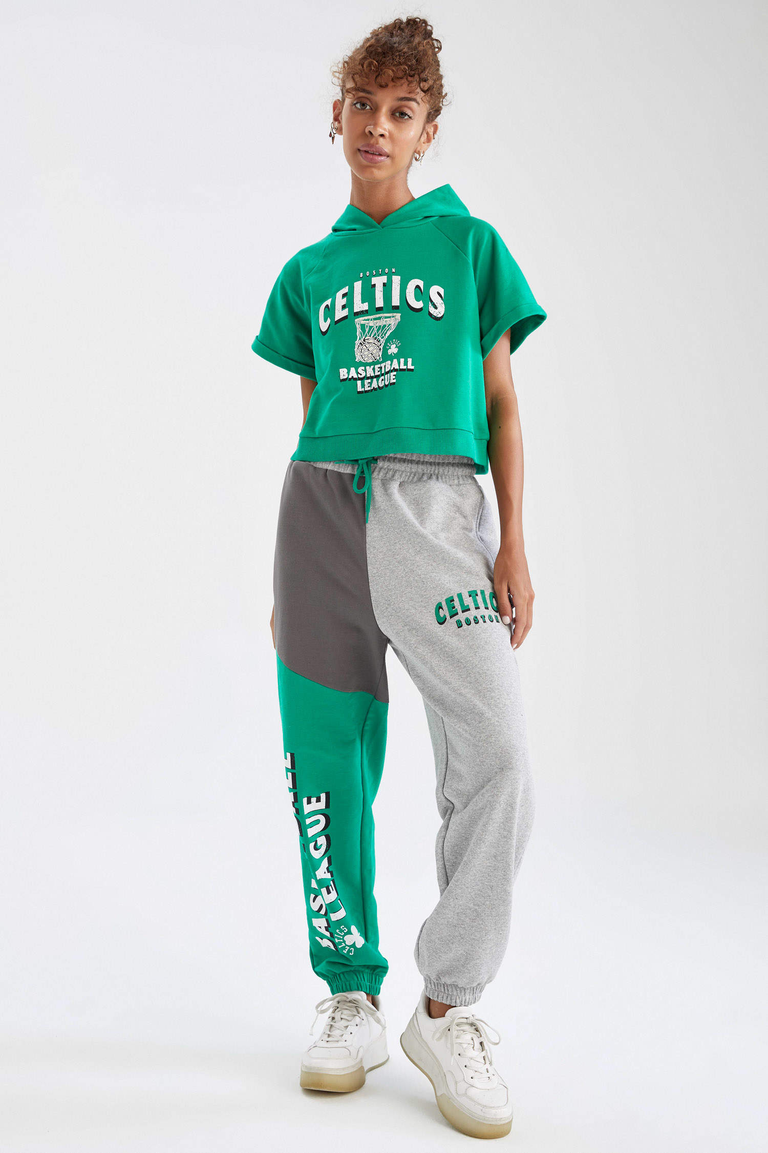 Green WOMAN NBA Boston Celtics Licensed Relax Fit Short Sleeve Hoodie  2184917