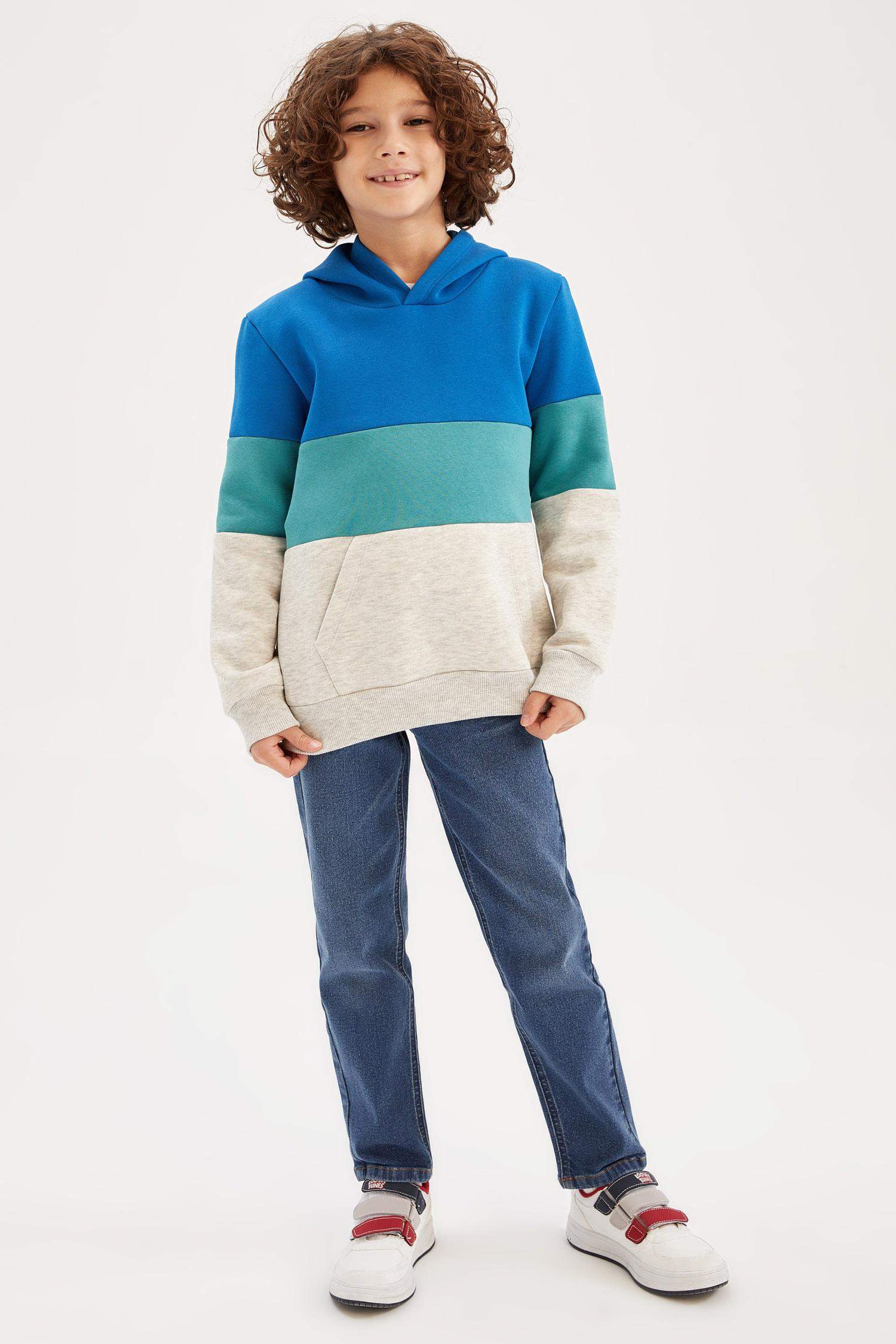 سويت شيرت ولادي بغطاء رأس