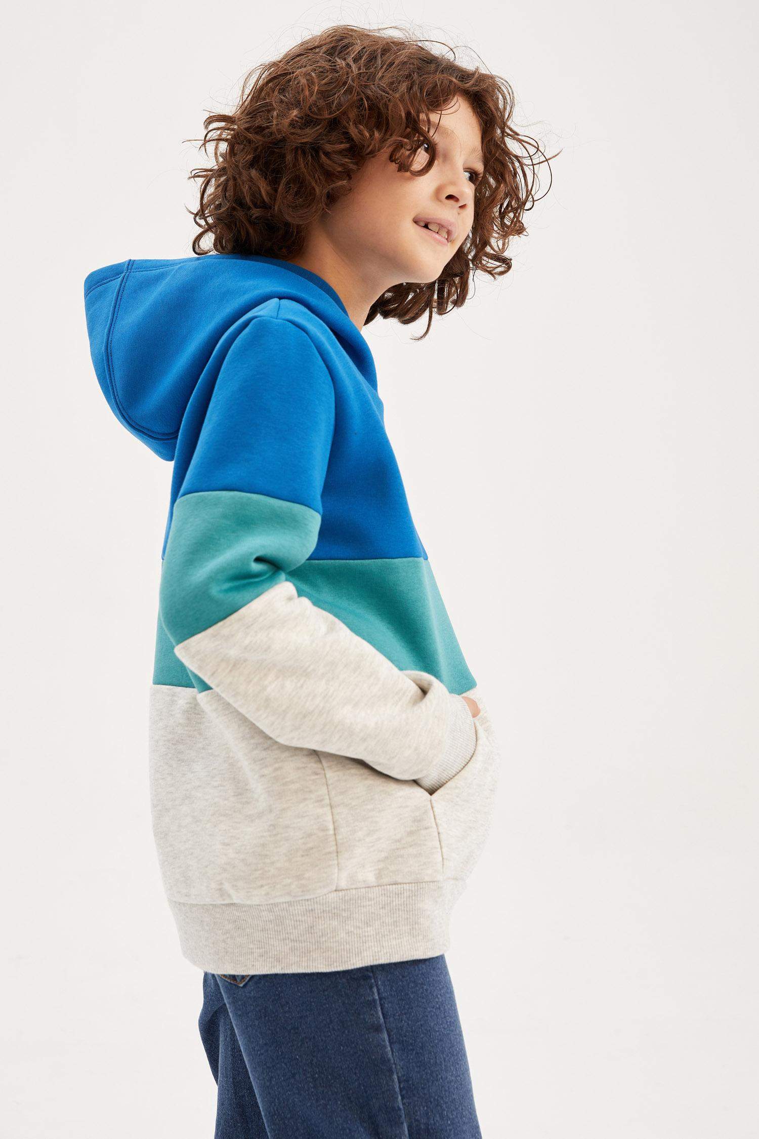 سويت شيرت ولادي بغطاء رأس