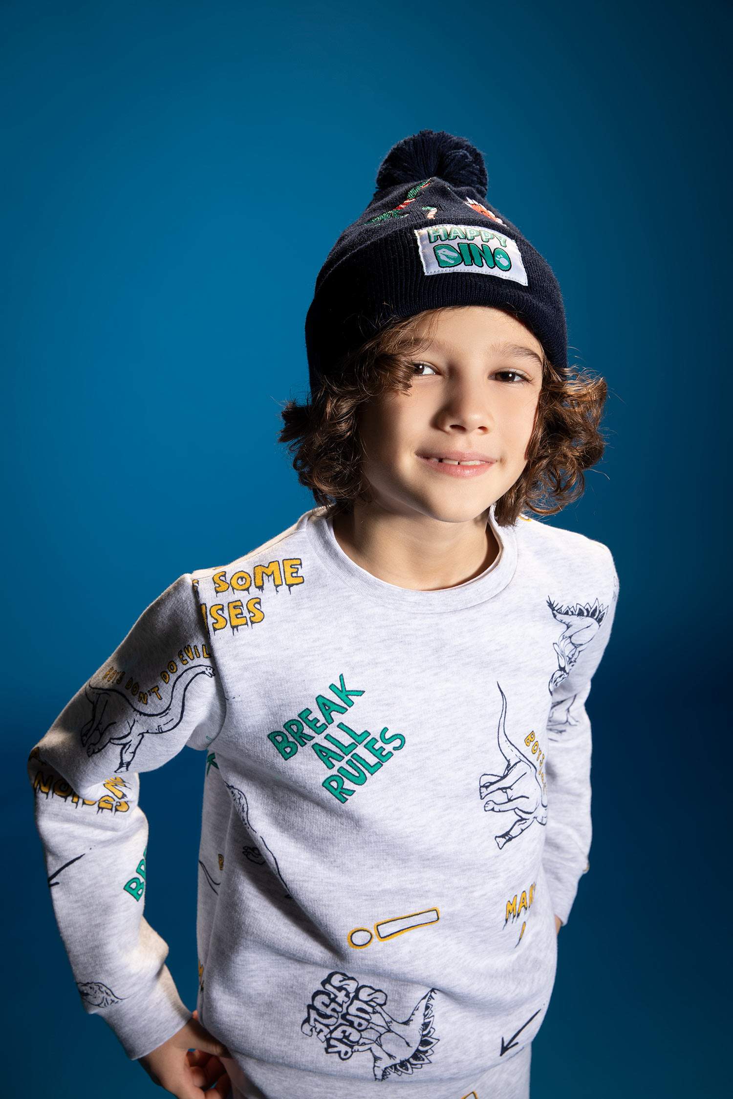 سويت شيرت ولادي قصة عادية بياقة مستديرة