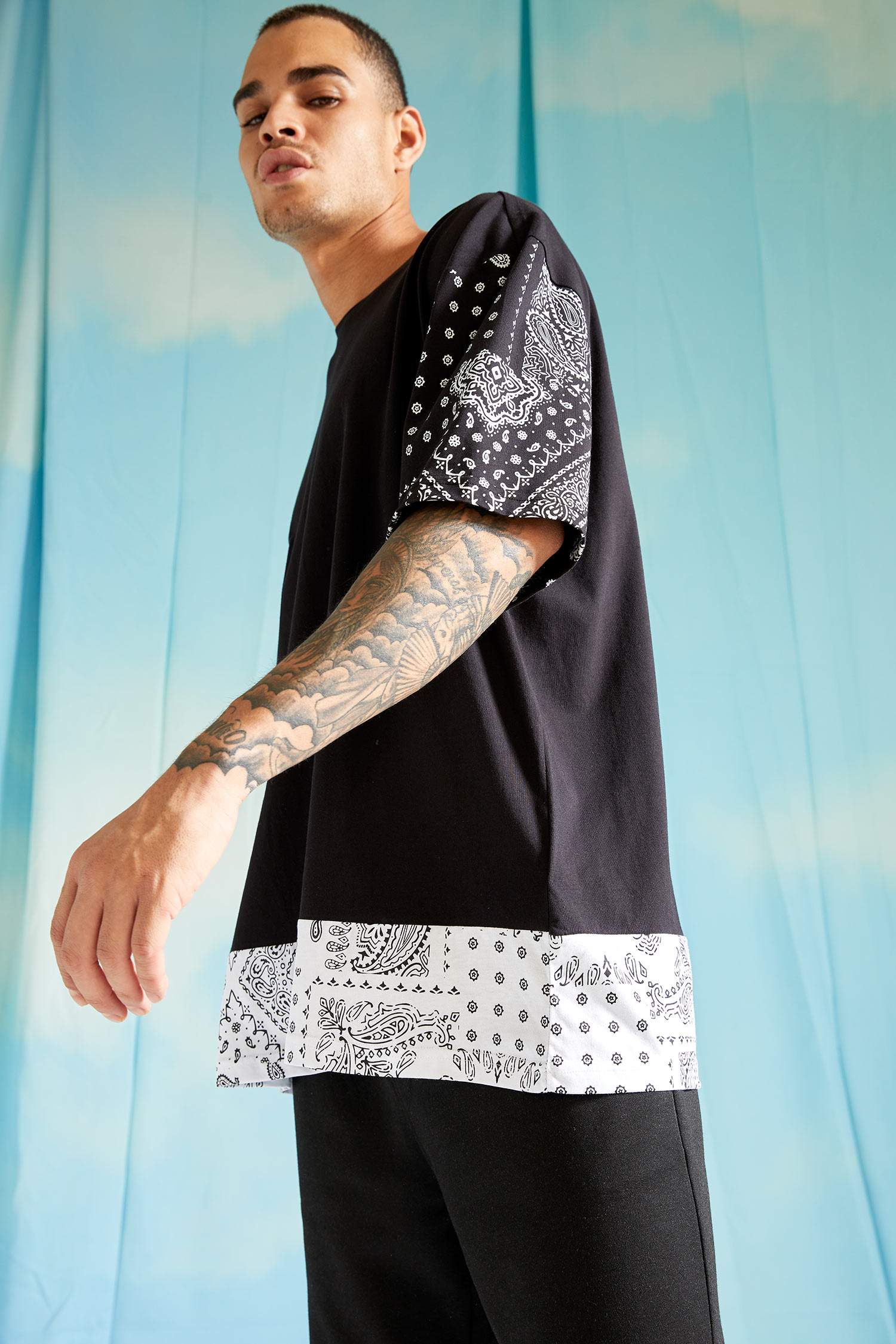 Black MAN Oversize Fit Shawl Collar Short Sleeve T-Shirt 2173465 | DeFacto