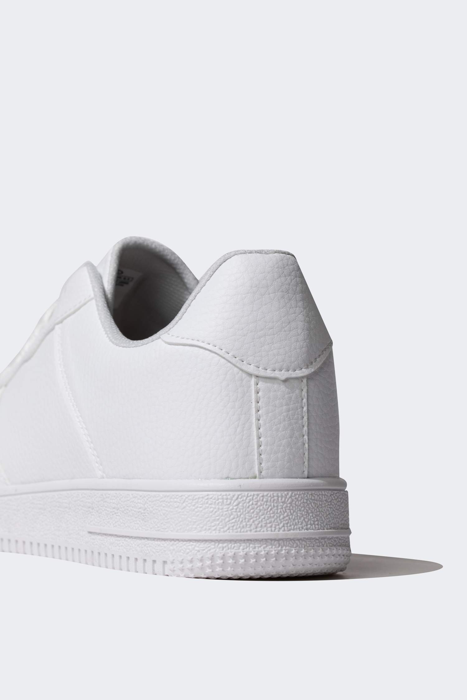 سنيكرز رجالي جلد صناعي برباط