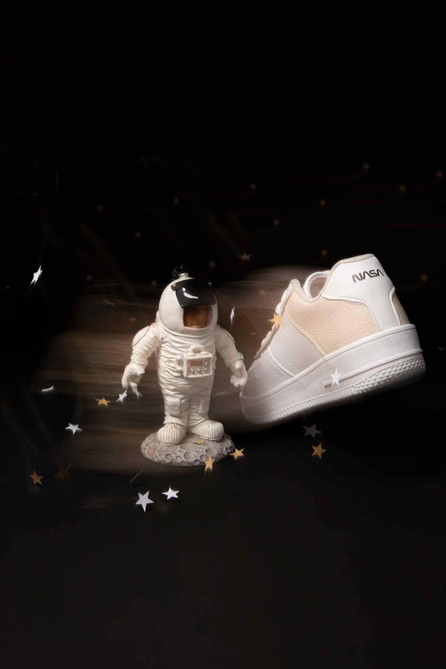 Кроссовки с лицензией НАСА
