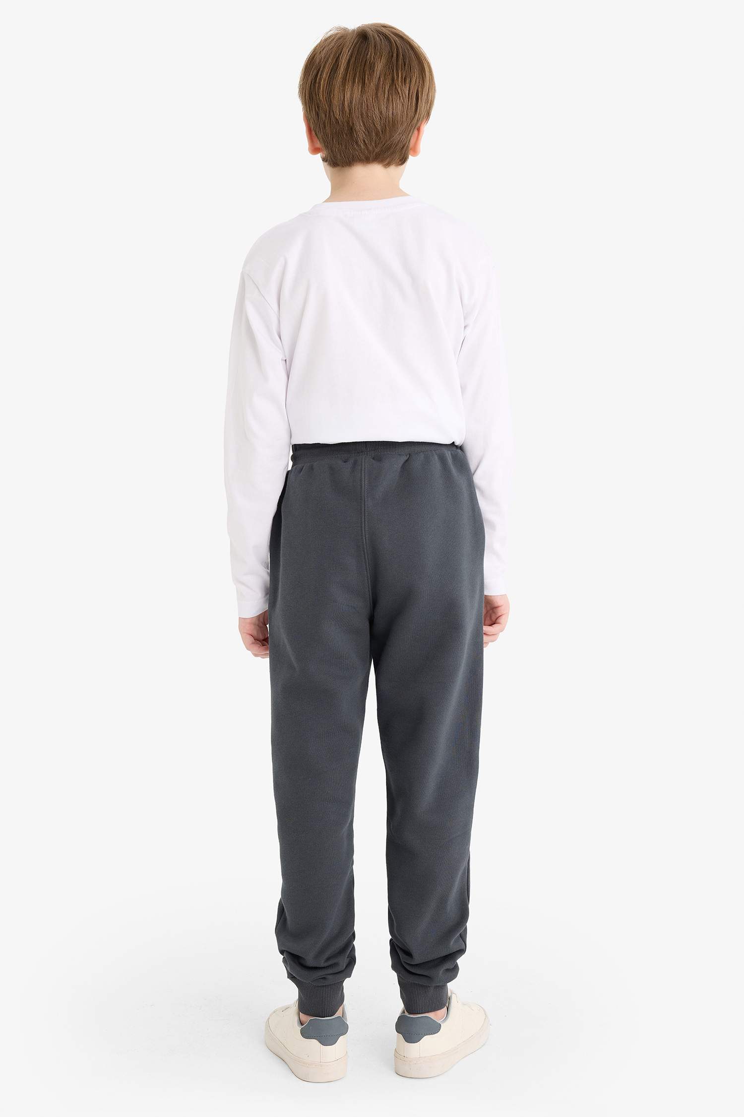 بنطرون بجامة رياضي ولادي قصة عادية