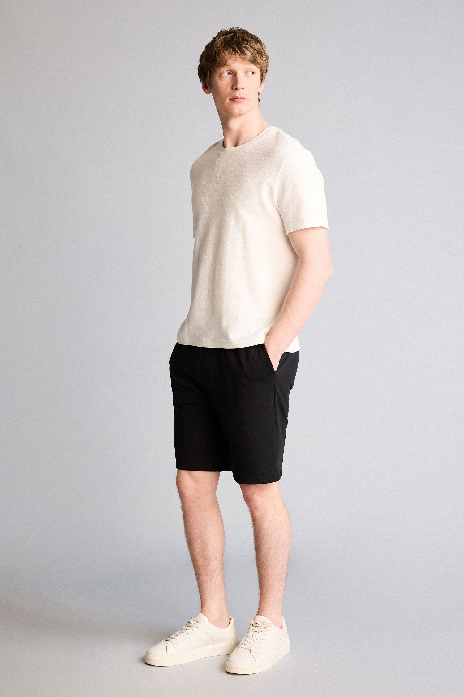 DeFacto Slim Fit Pamuklu Basic Bermuda Şort görsel 2