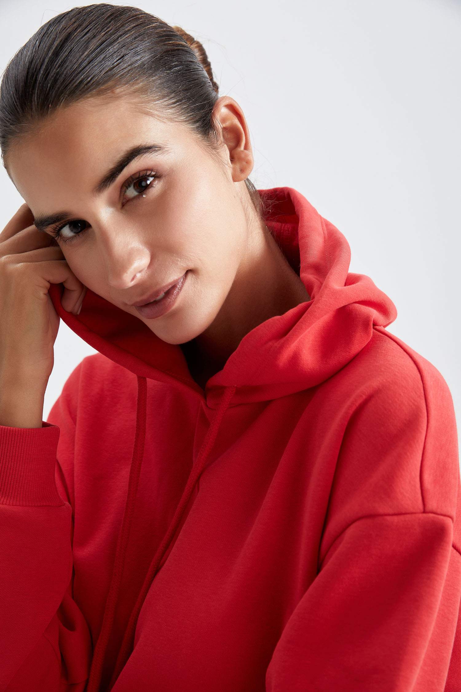 سويت شيرت قصة عادية بغطاء للرأس