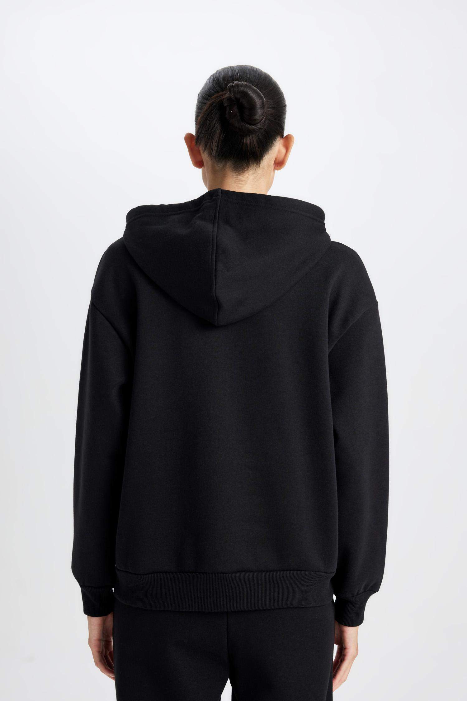 سويت شيرت قصة مريحة قماش سميك بغطاء للرأس