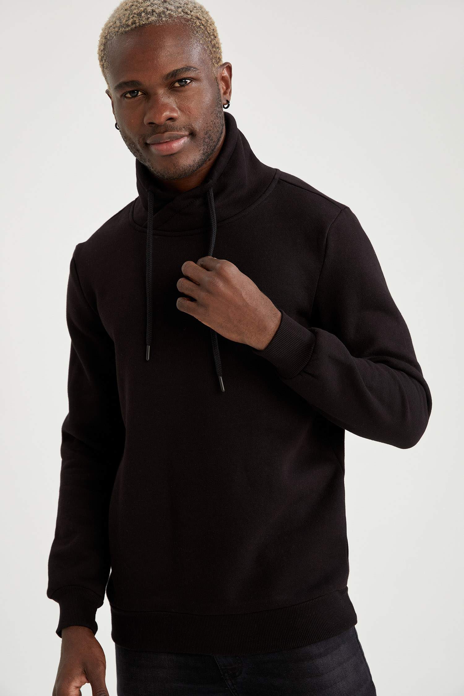 Black Man Regular Fit Shawl Collar Long Sleeve Sweatshirt 2338460 
