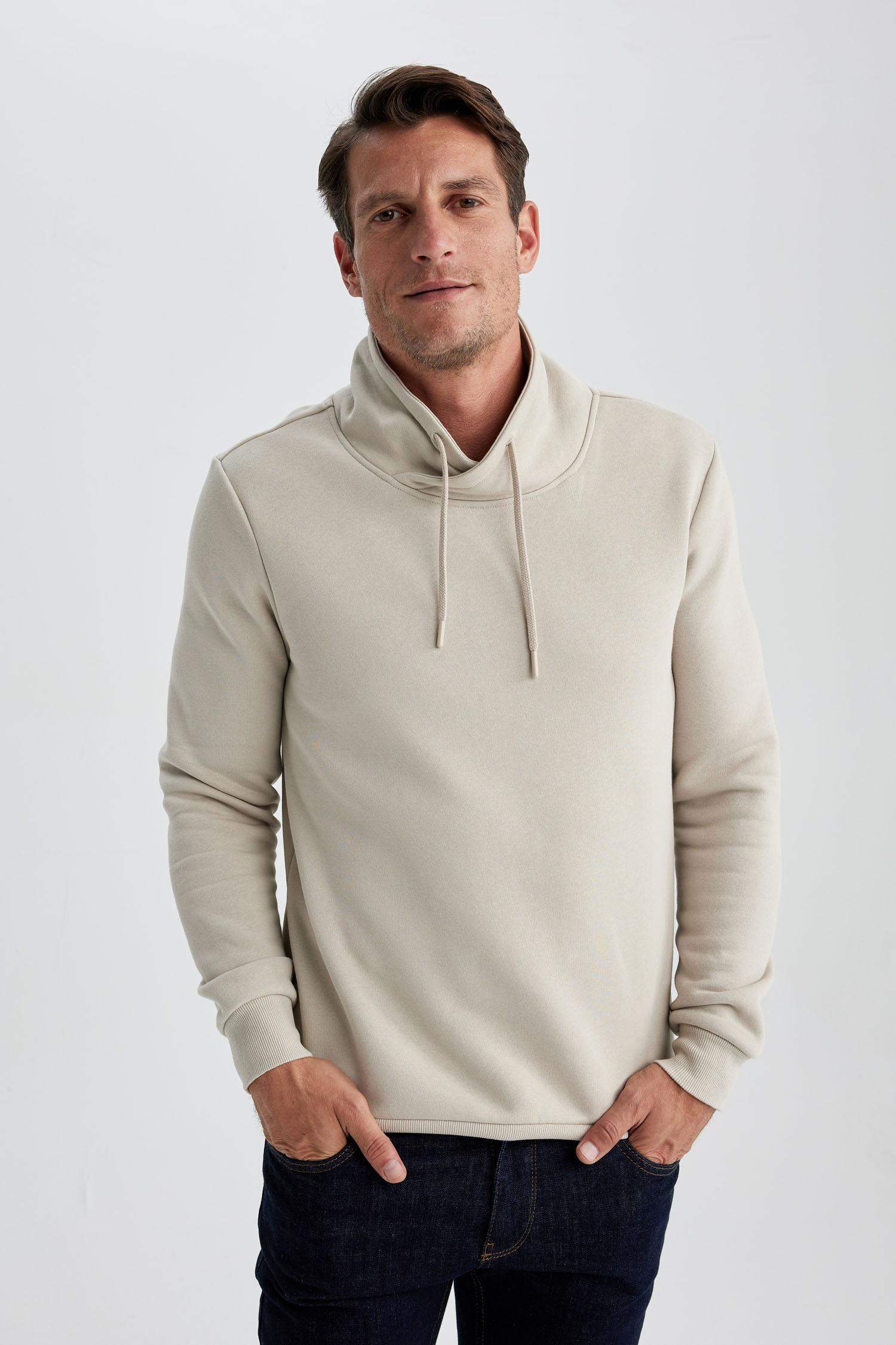 سويت شيرت قصة عادية بياقة شال