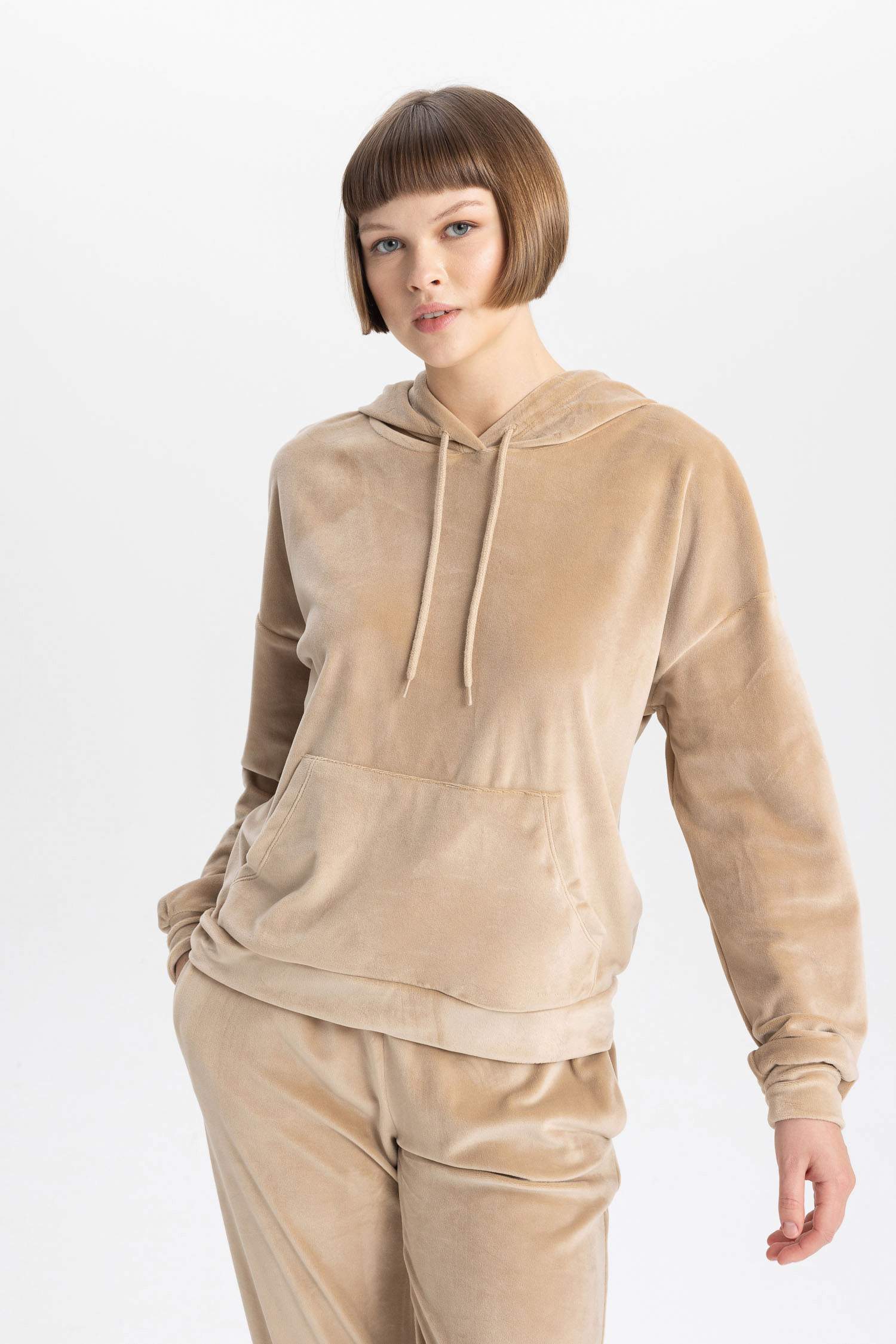 سويت شيرت مخمل قصة عادية بغطاء للرأس بجيب