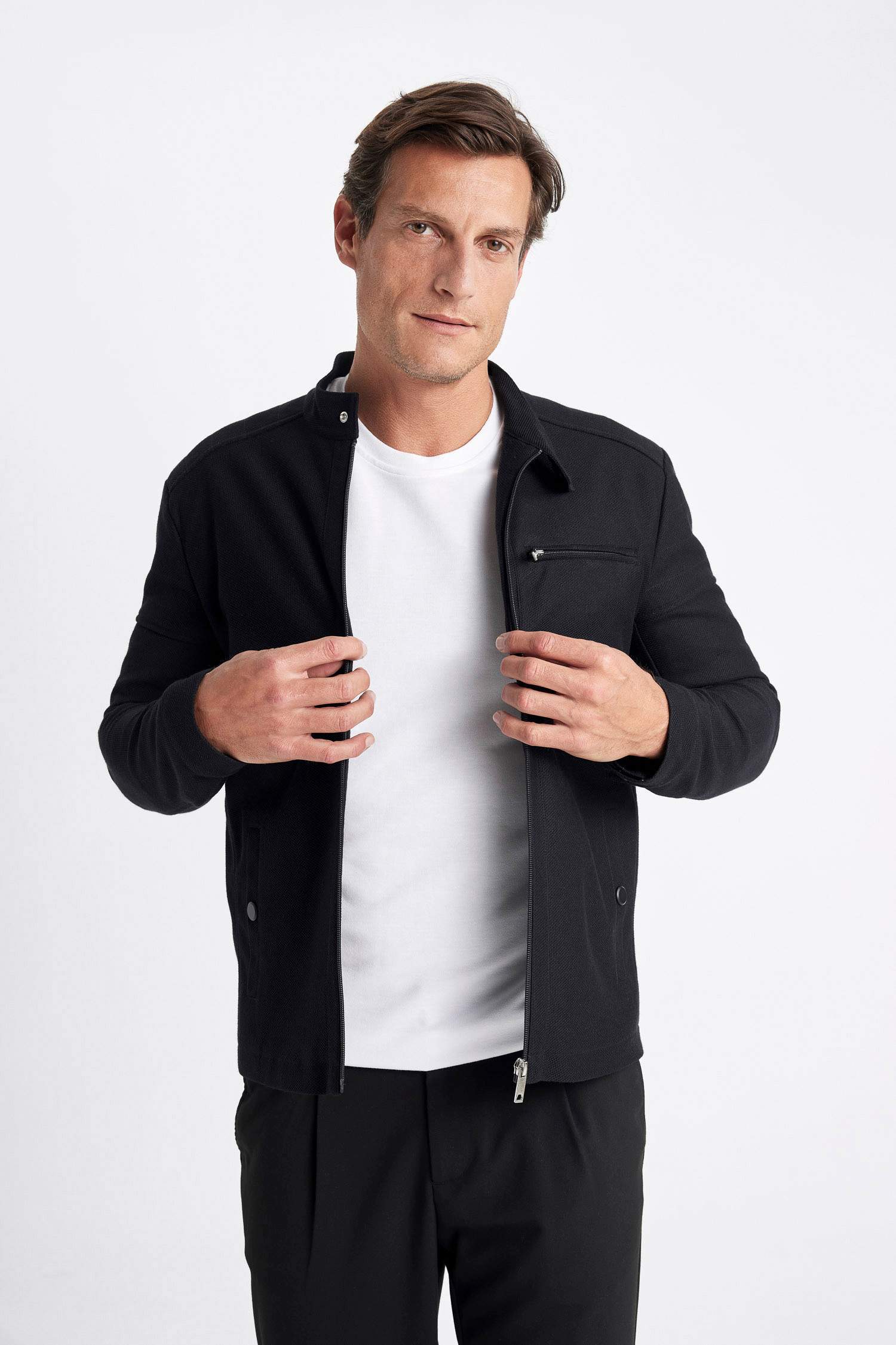 Куртка приталенного кроя