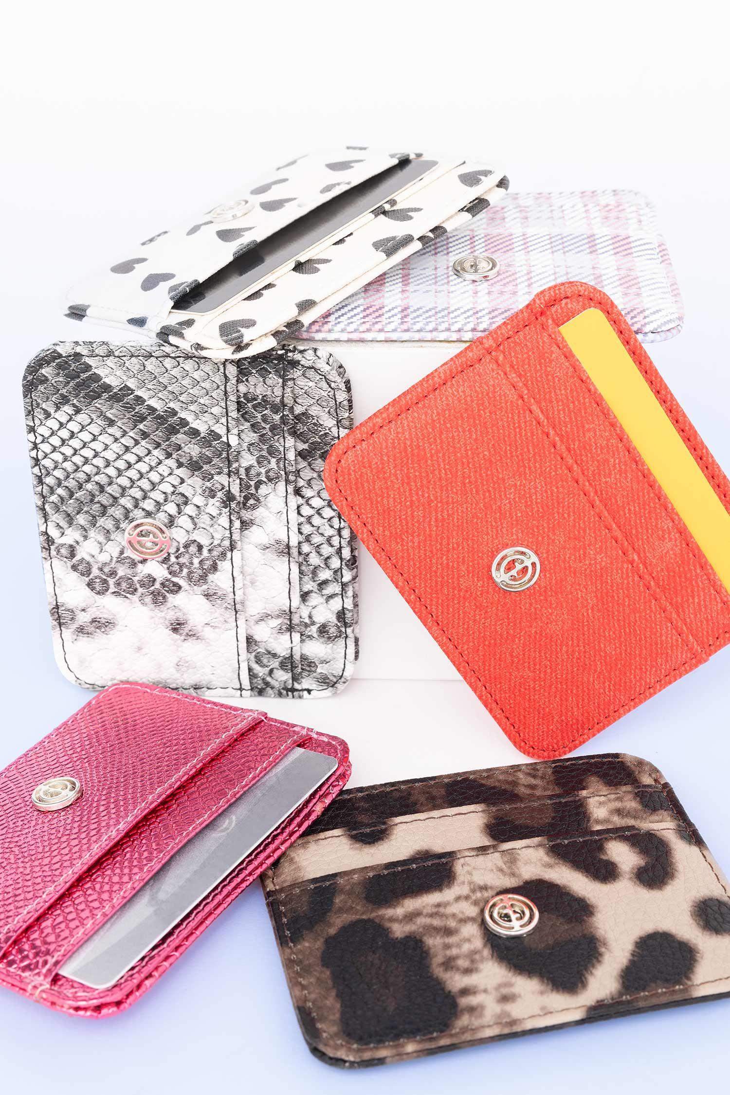 حافظة بطاقات نسائية من الجلد الصناعي