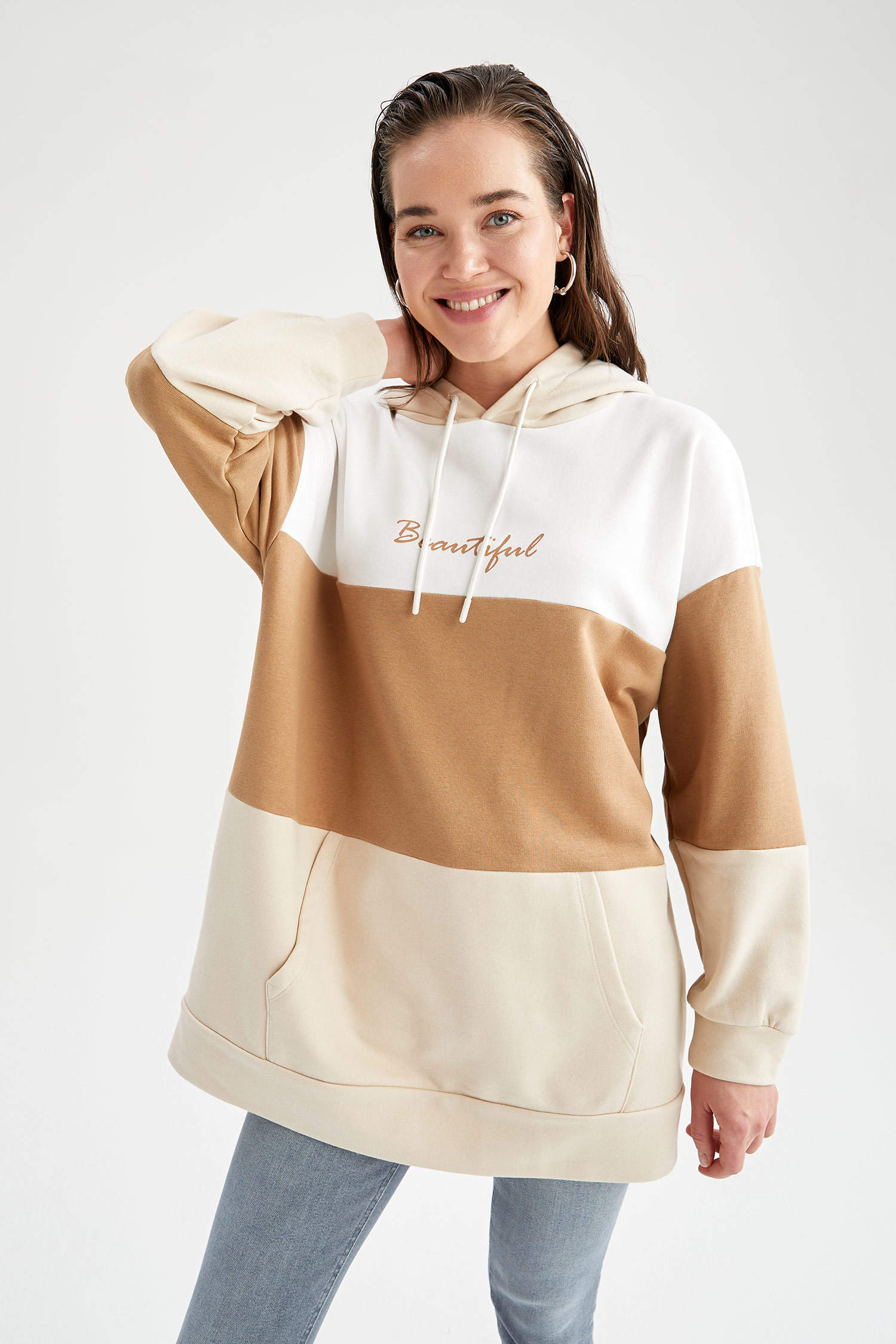 Defacto Regular Fit Renk Bloklu ve Minimal Slogan Baskılı Kapüşonlu Kanguru Cepli Sweatshirt Tunik. 1