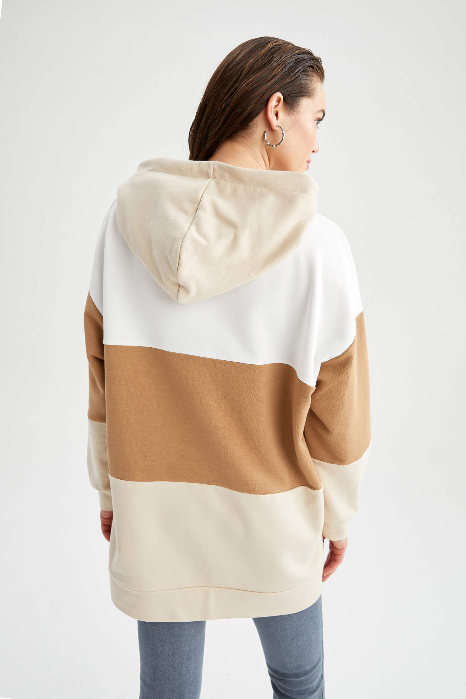Defacto Regular Fit Renk Bloklu ve Minimal Slogan Baskılı Kapüşonlu Kanguru Cepli Sweatshirt Tunik. 5