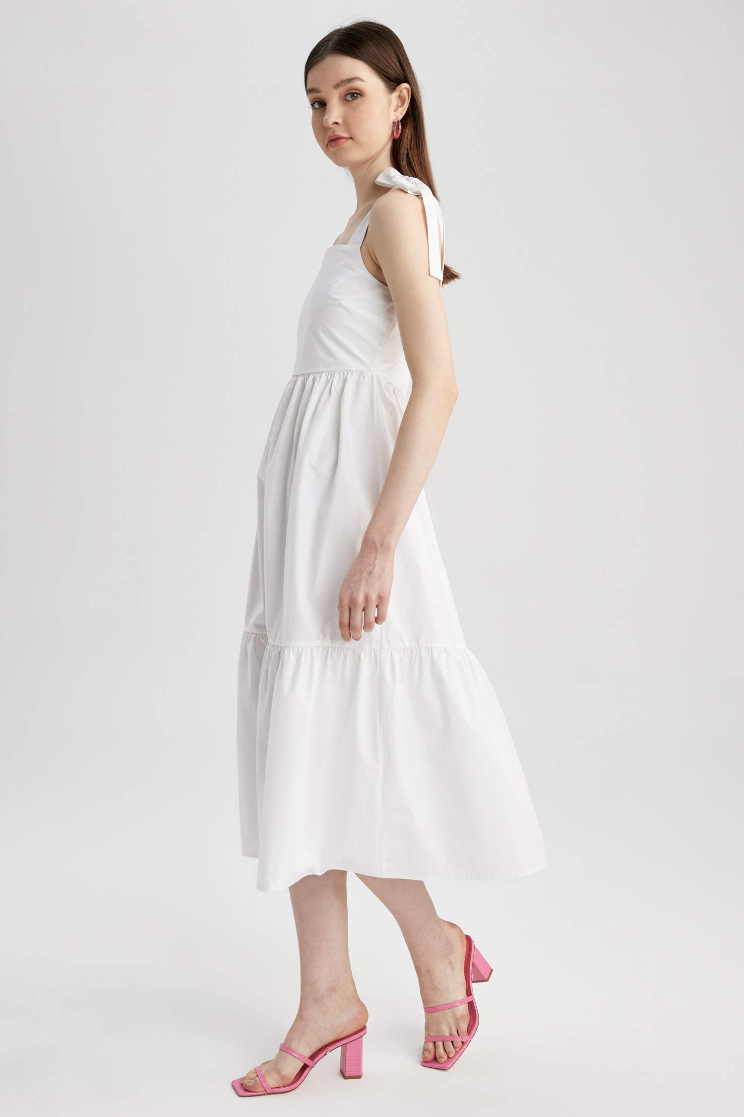 Платье миди с квадратным вырезом