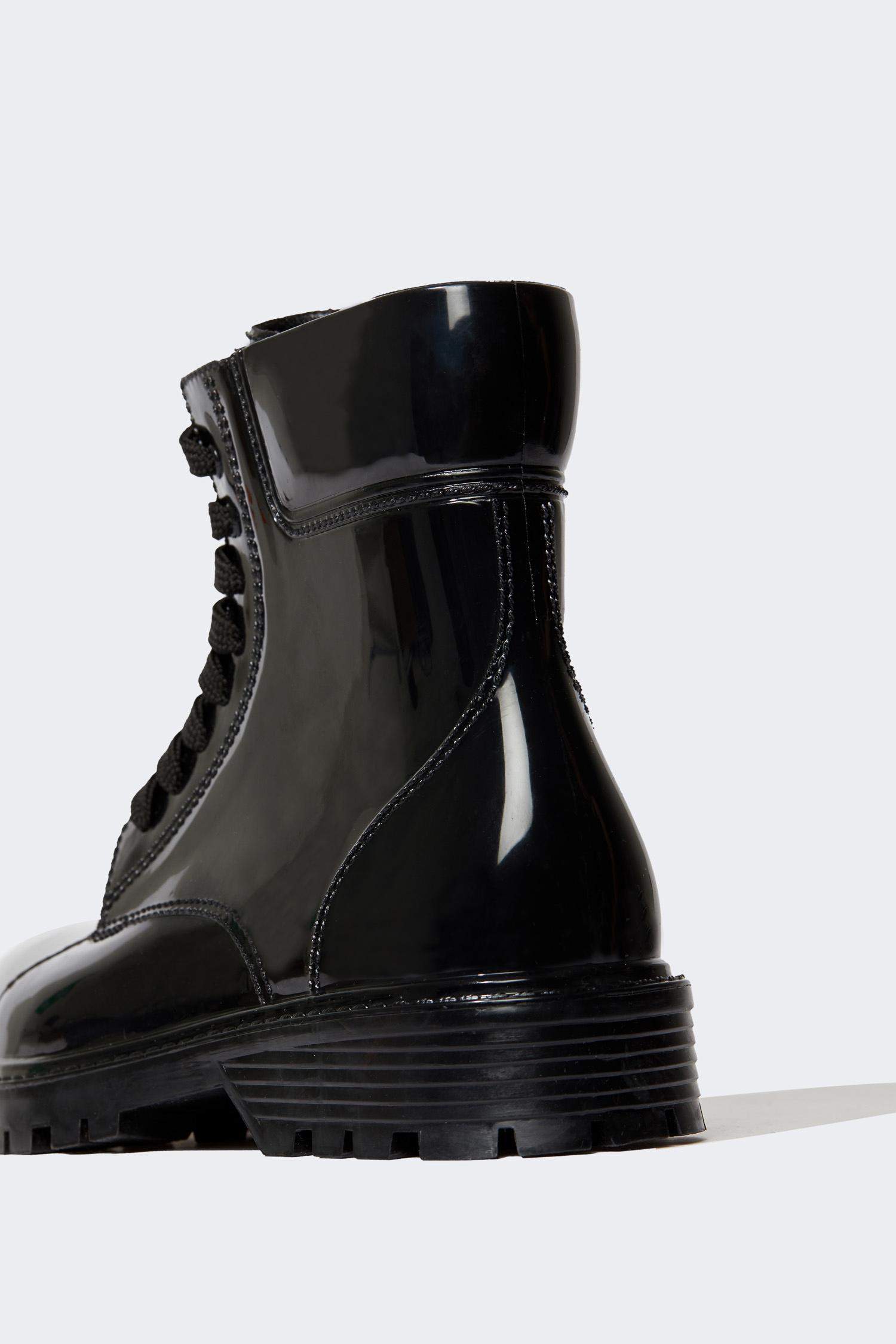 بوت نسائي شتوي بكعب سميك