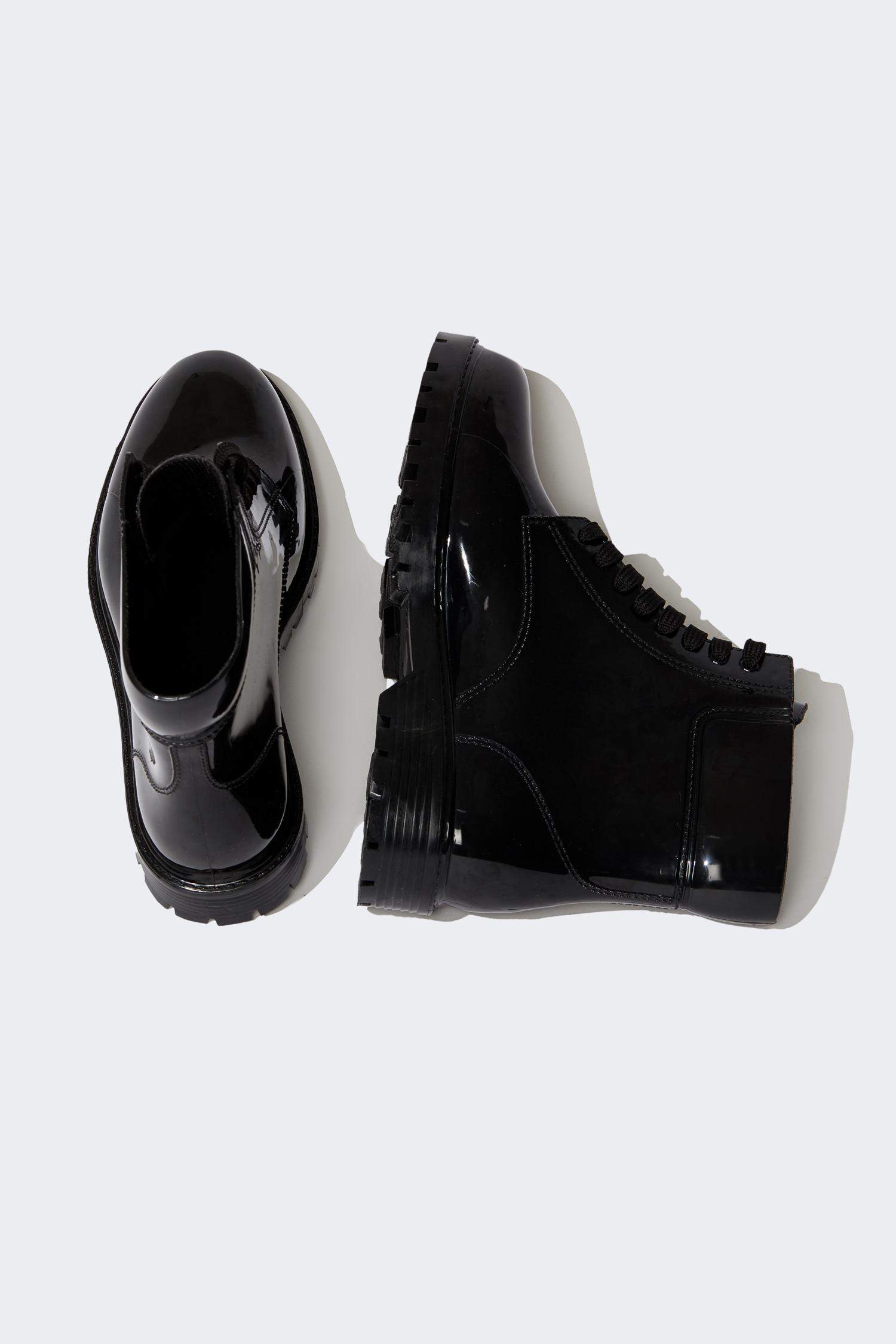 بوت نسائي شتوي بكعب سميك