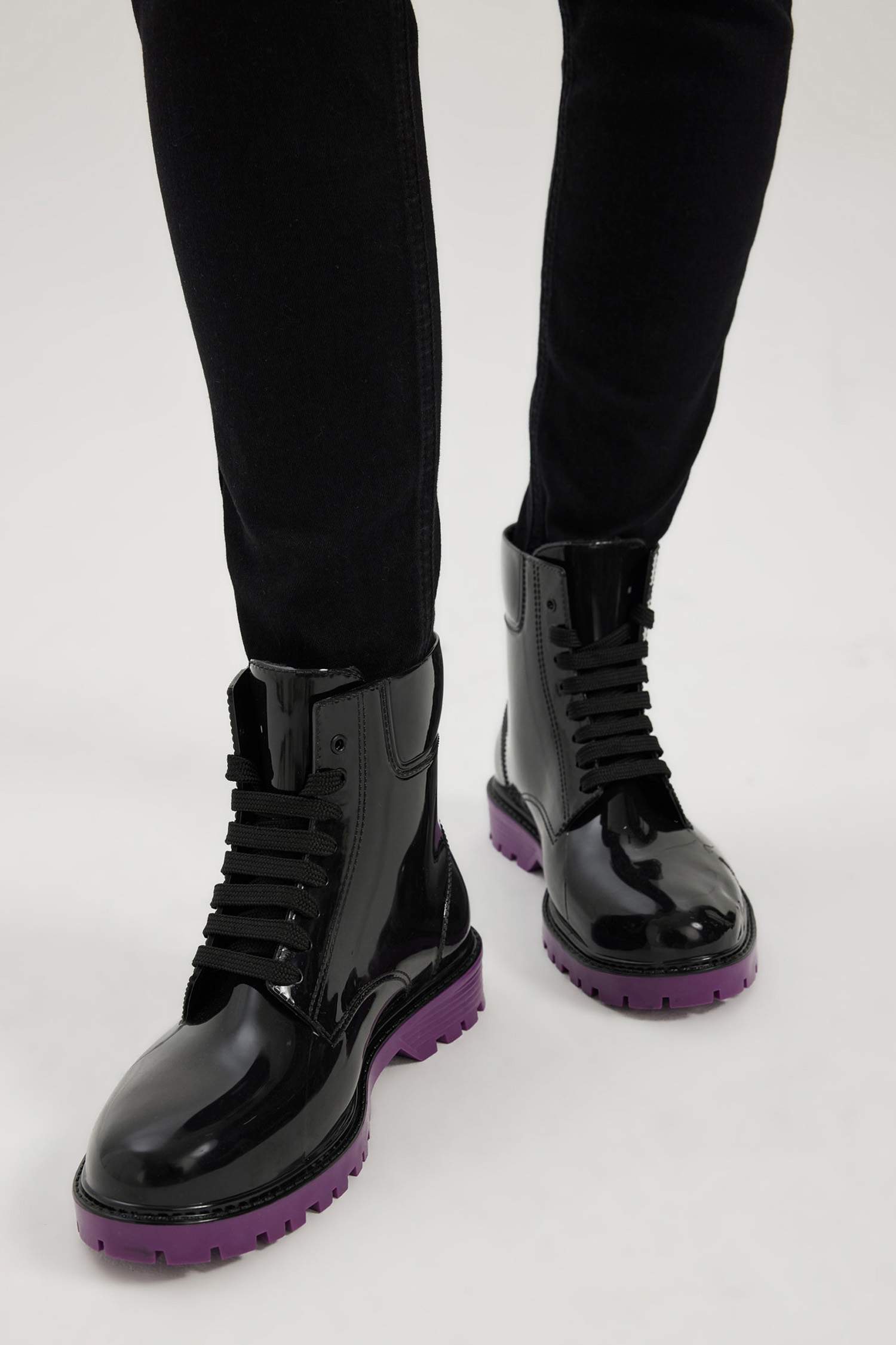 чоботи на товстій підошві для жінок