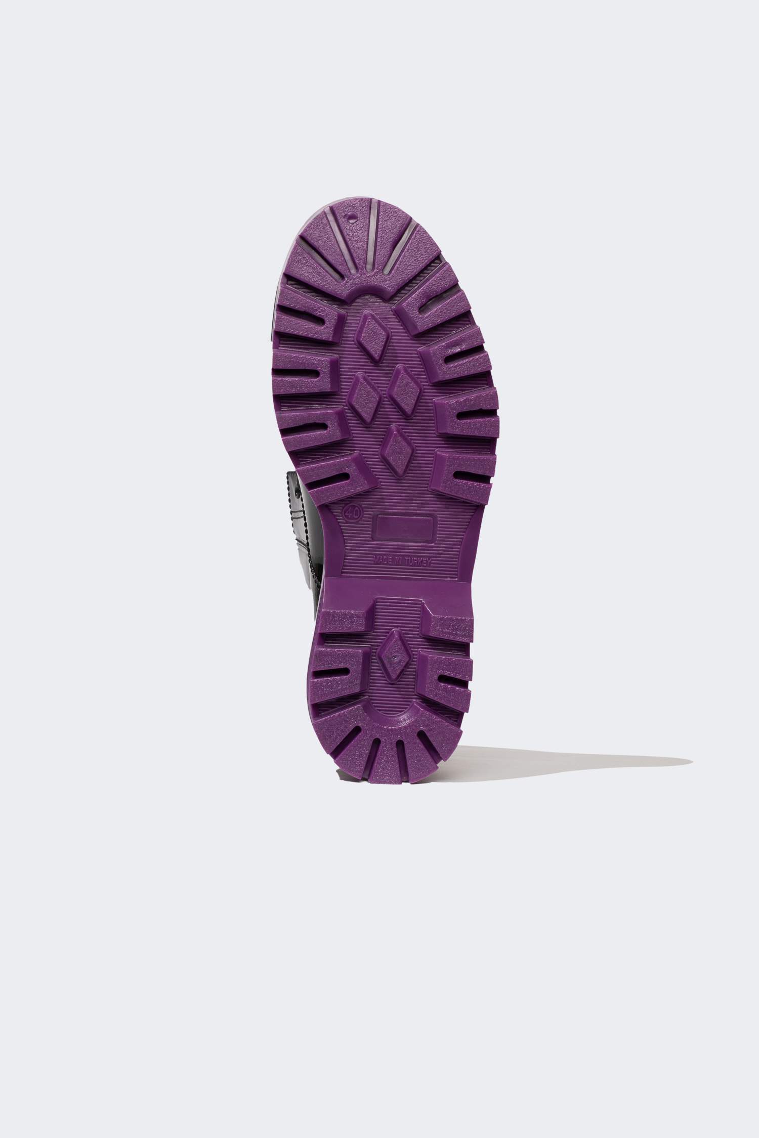 чоботи на товстій підошві для жінок