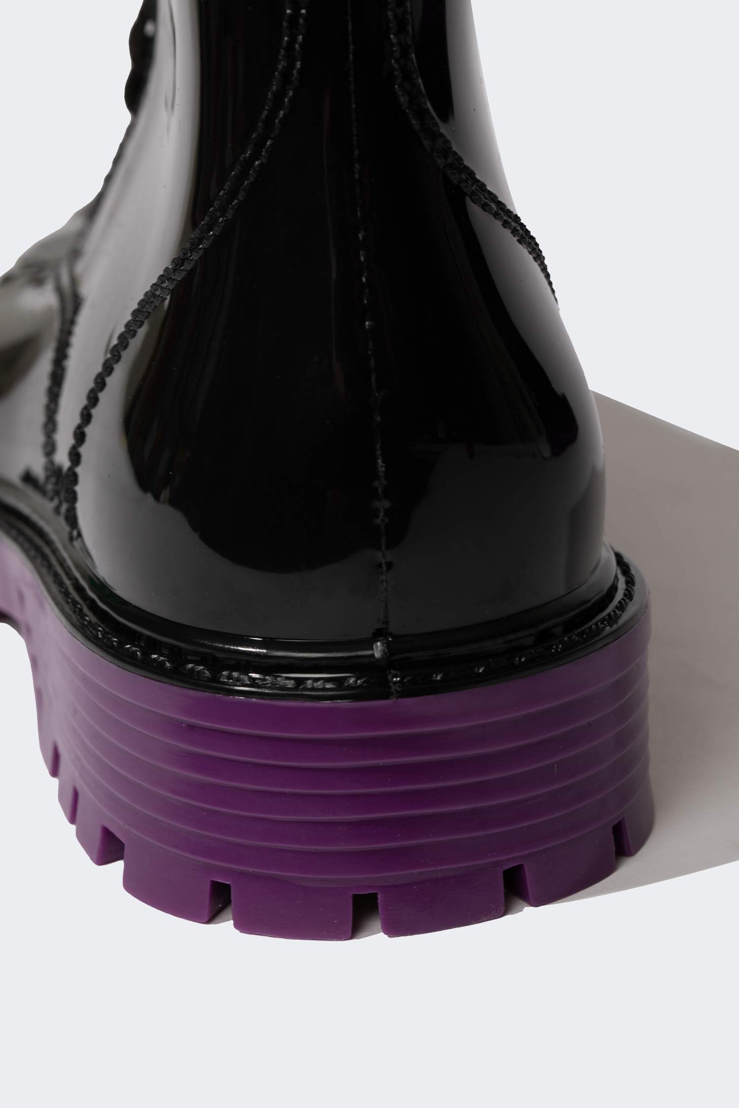 чоботи на товстій підошві для жінок