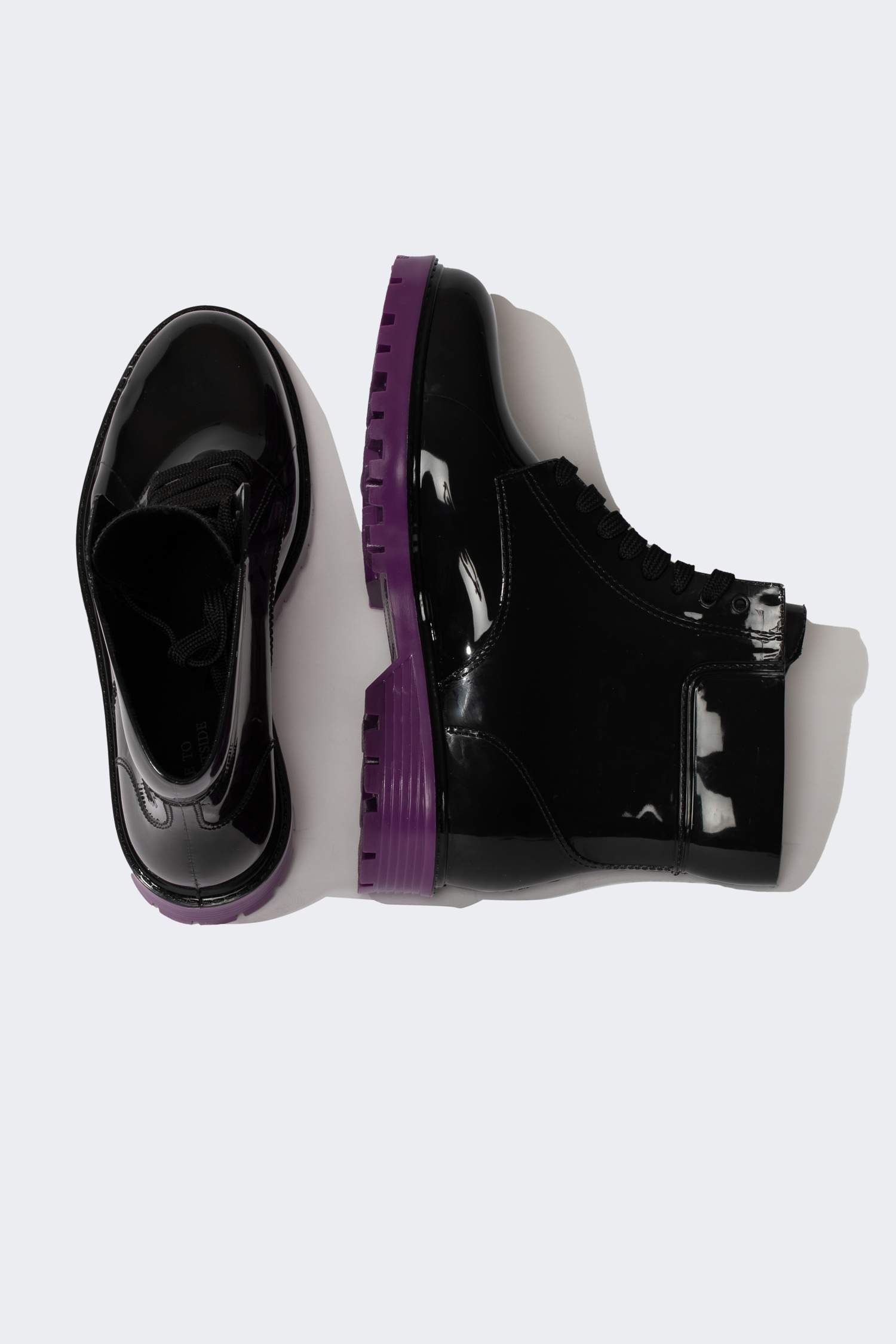 чоботи на товстій підошві для жінок