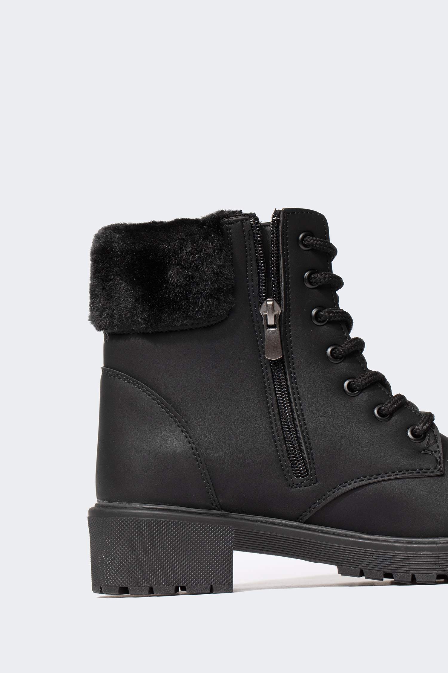 black-women-faux-leather-thick-sole-boots-2563701-defacto