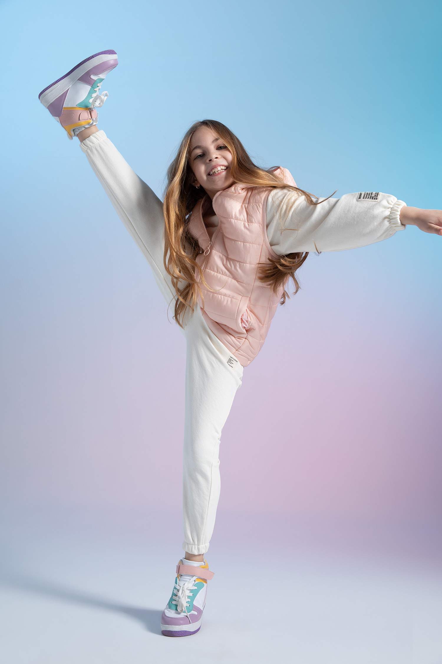 Дутый жилет с капюшоном для девочек