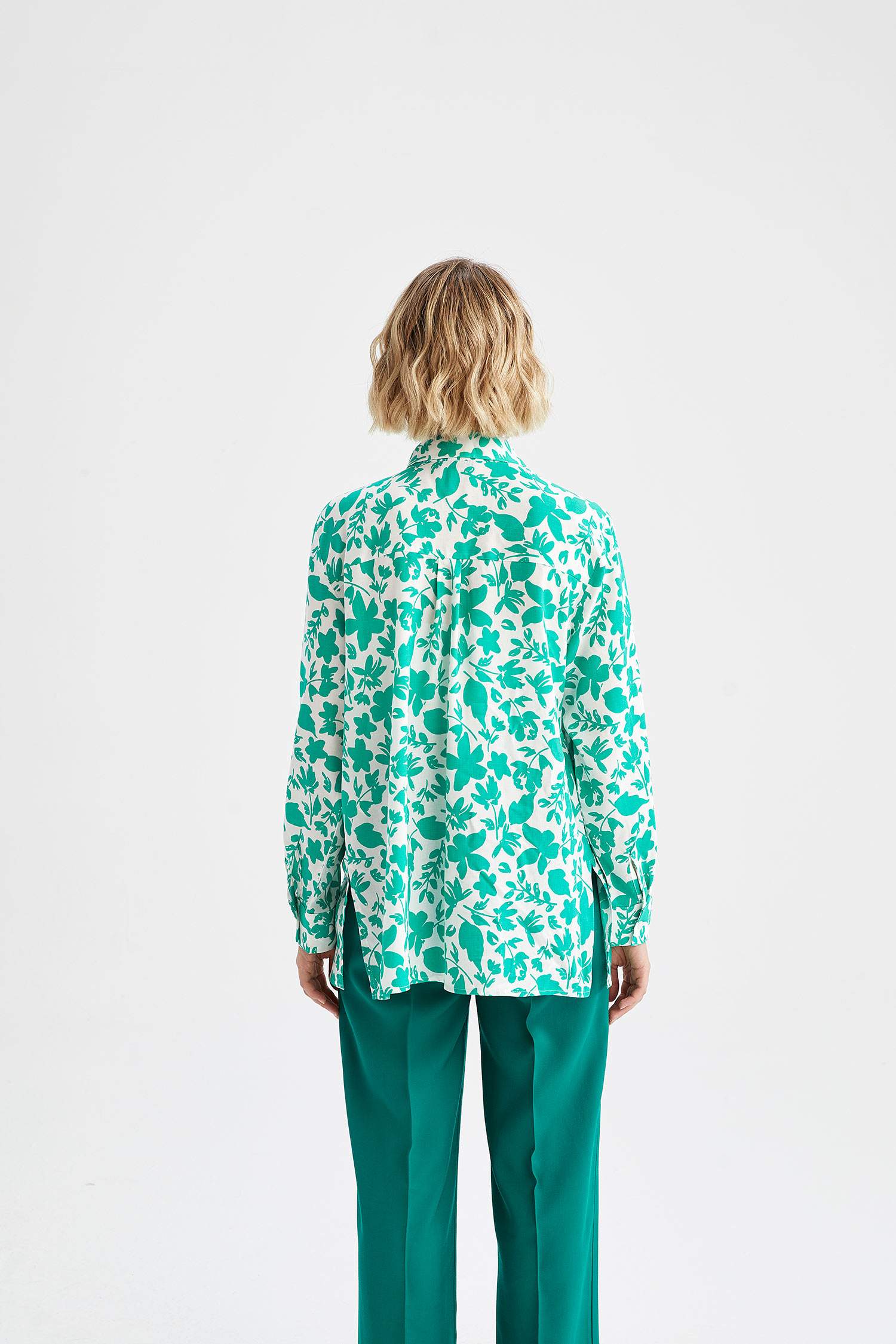 Рубашка стандартного кроя с длинным рукавом