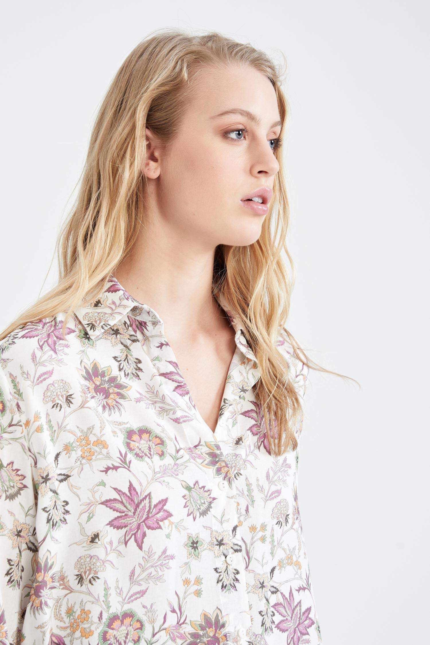 White Woman Oversize Fit Long Sleeve Printed Shirt 2482735 | DeFacto