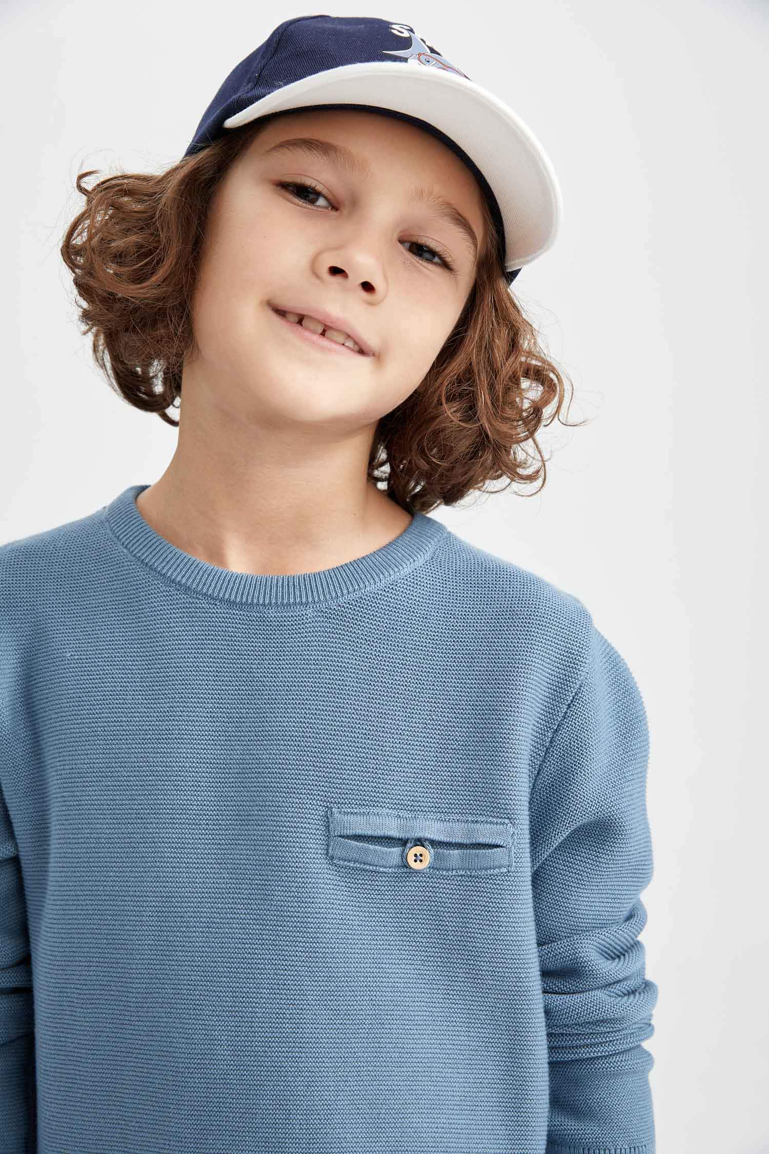 Свитер стандартного кроя для девочек