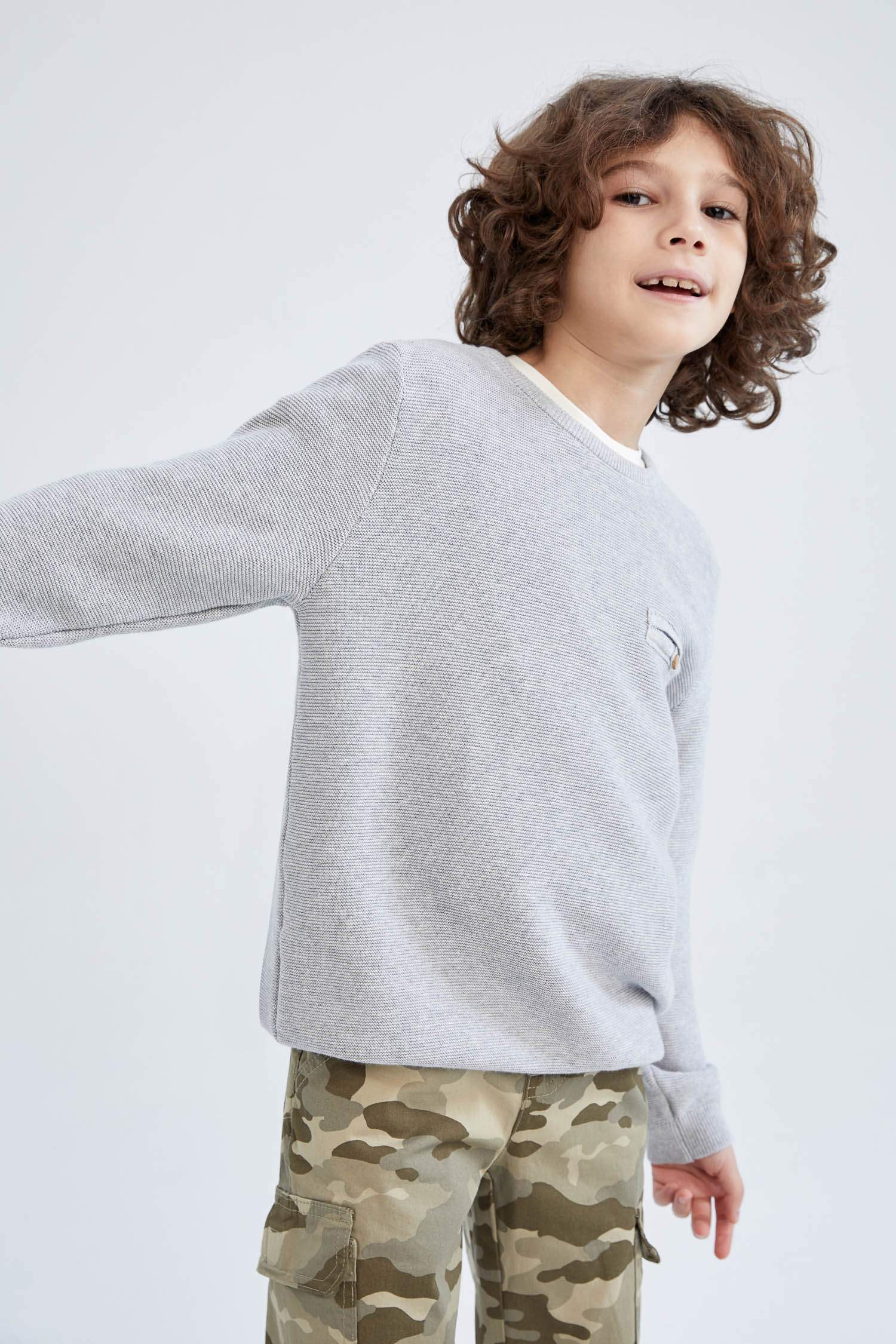 Пуловер стандартного крою з круглим вирізом з бавовни для хлопчиків