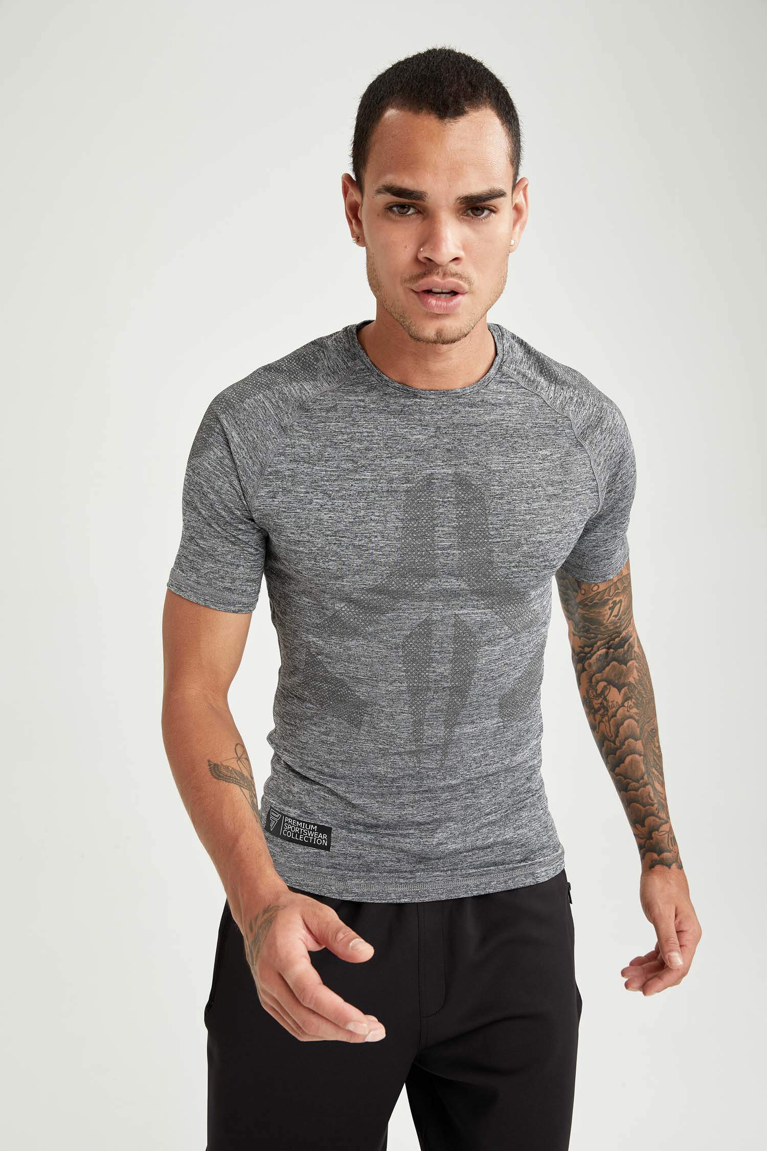 Grey Man Slim Fit Crew Neck TShirt 2320837 DeFacto