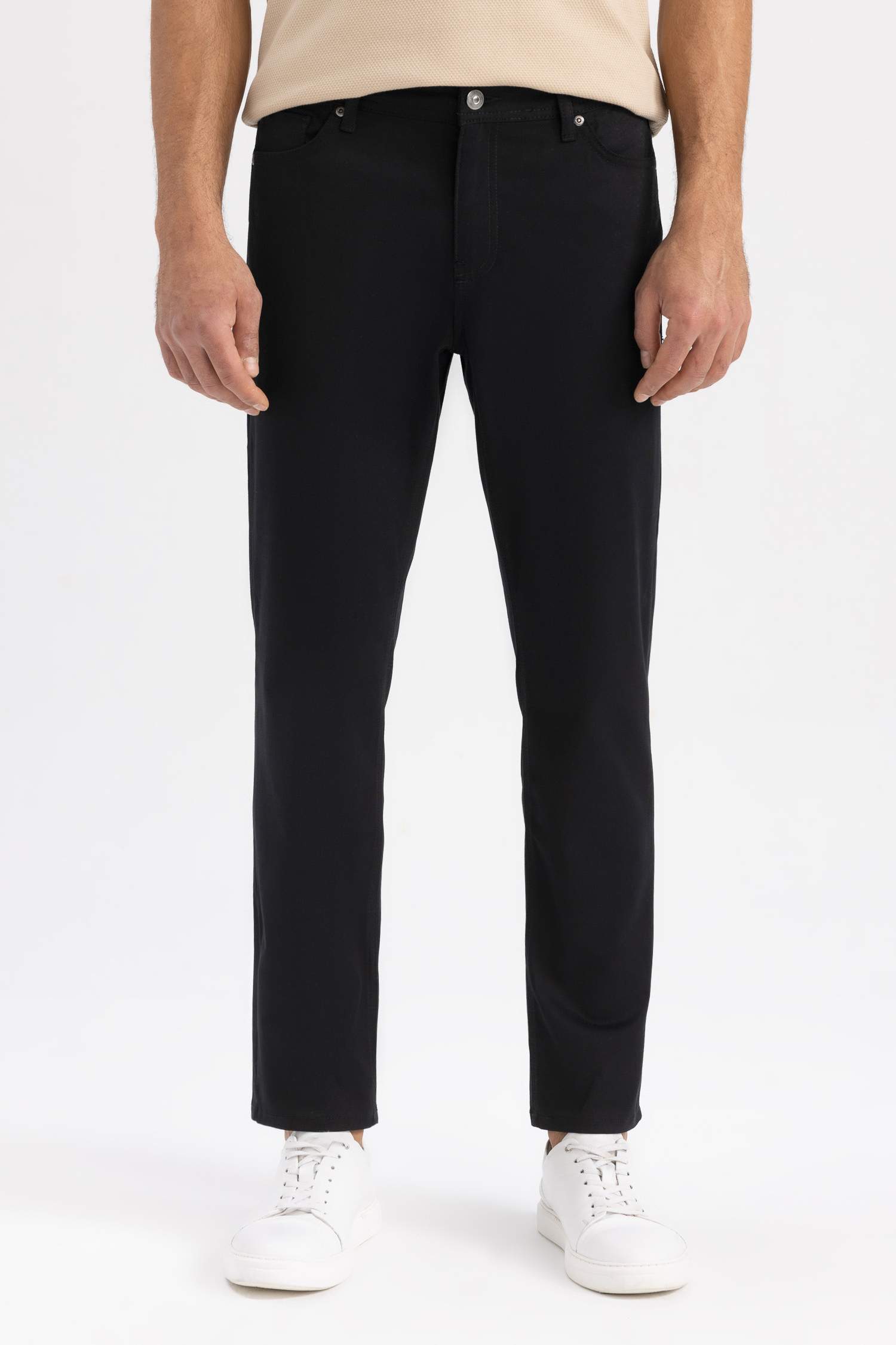 Black MEN Regular Fit Chinos 2417883 | DeFacto