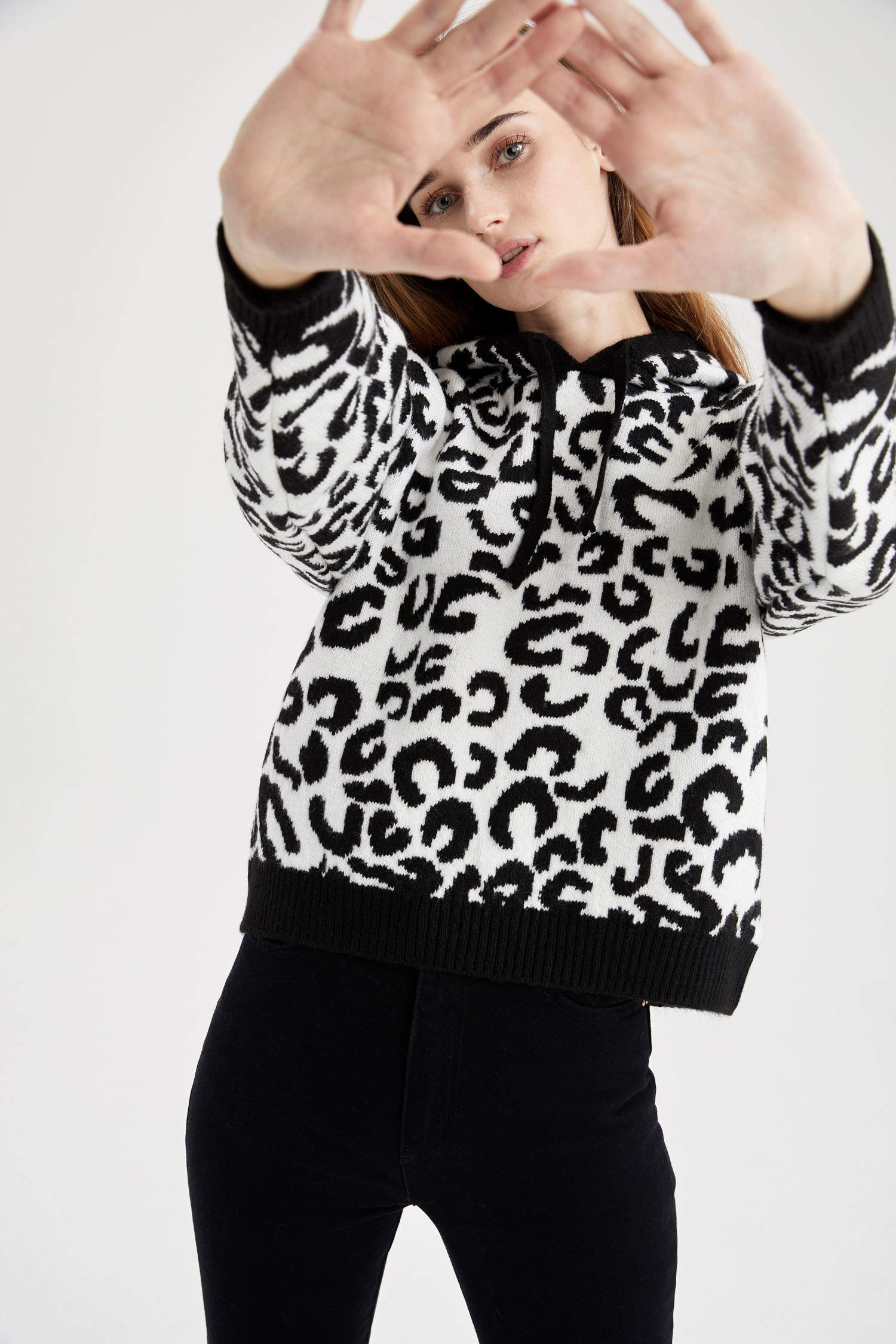 Grey Woman Long Sleeve Leopard Print Knit Jumper 2337594 | DeFacto