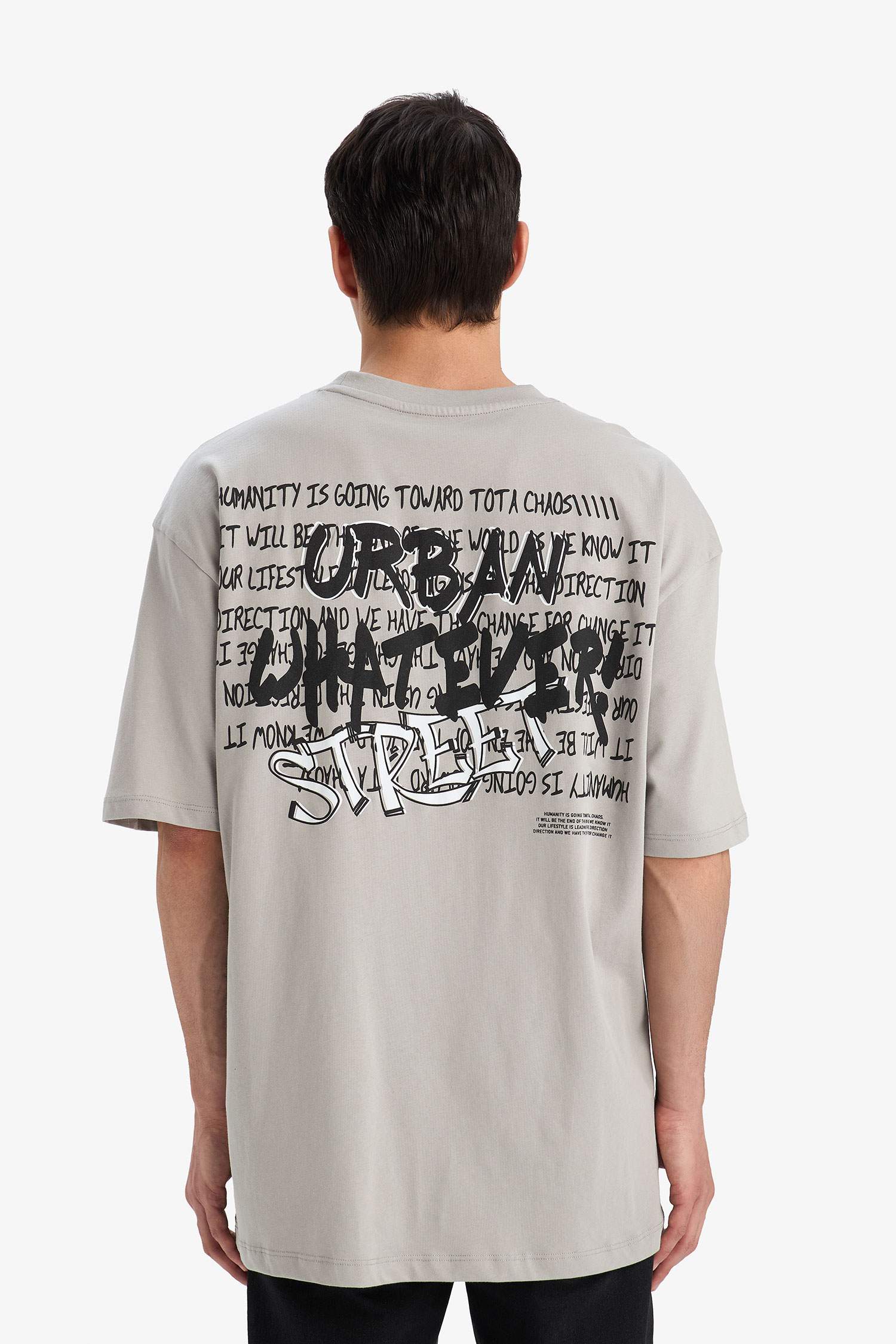 تيشيرت نص كم اوفر سايز قطن برقبة مستديرة وطبعة من الخلف