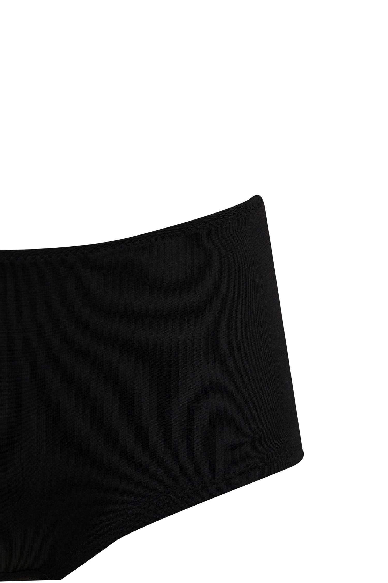 كلوت بكيني قصة عادية