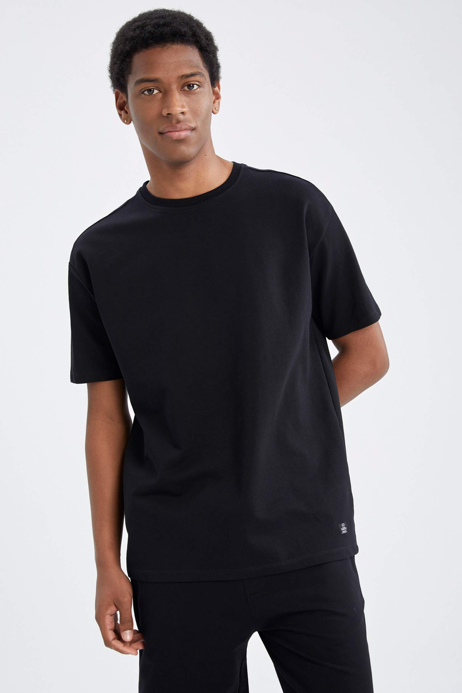 Black MEN Boxy Fit Short Sleeve T-Shirt 2442363 | DeFacto