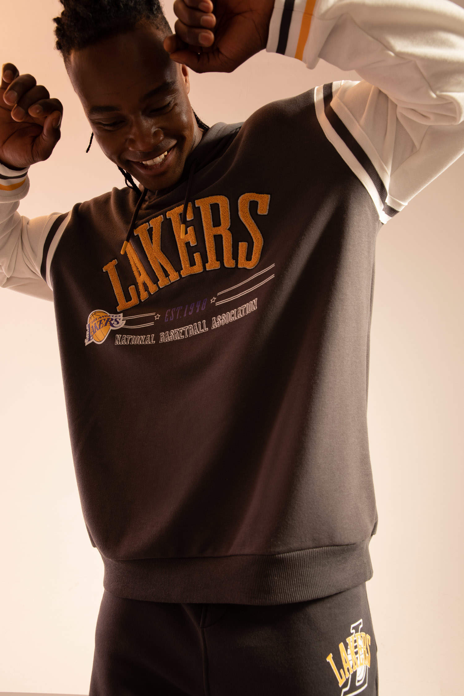 Defacto Fit NBA Los Angeles Lakers Kapüşonlu Sweatshirt. 2