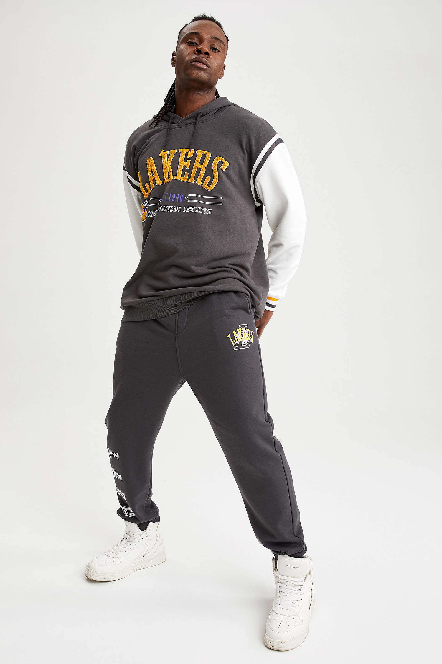 Defacto Fit NBA Los Angeles Lakers Kapüşonlu Sweatshirt. 9