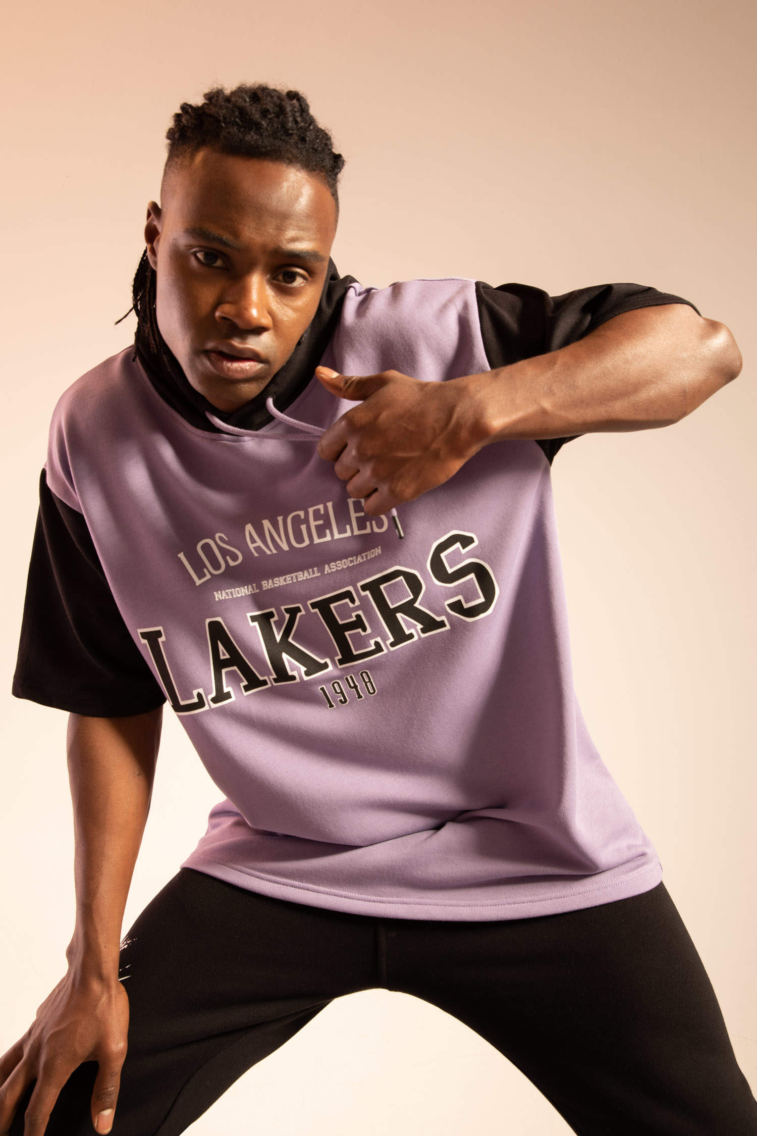 Defacto Fit NBA Los Angeles Lakers Lisanslı Oversize Fit Kapüşonlu Tişört. 1
