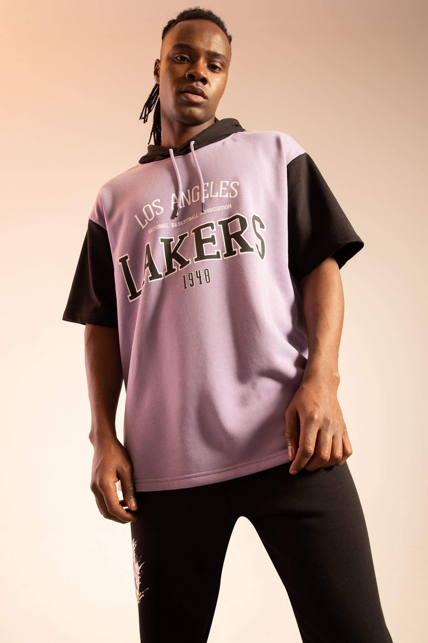 Defacto Fit NBA Los Angeles Lakers Lisanslı Oversize Fit Kapüşonlu Tişört. 3