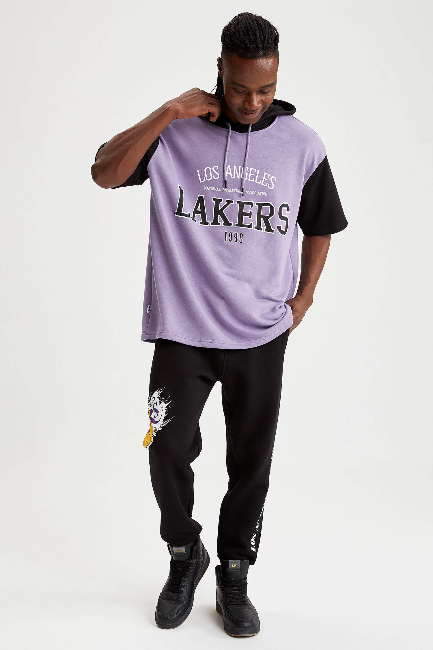 Defacto Fit NBA Los Angeles Lakers Lisanslı Oversize Fit Kapüşonlu Tişört. 6