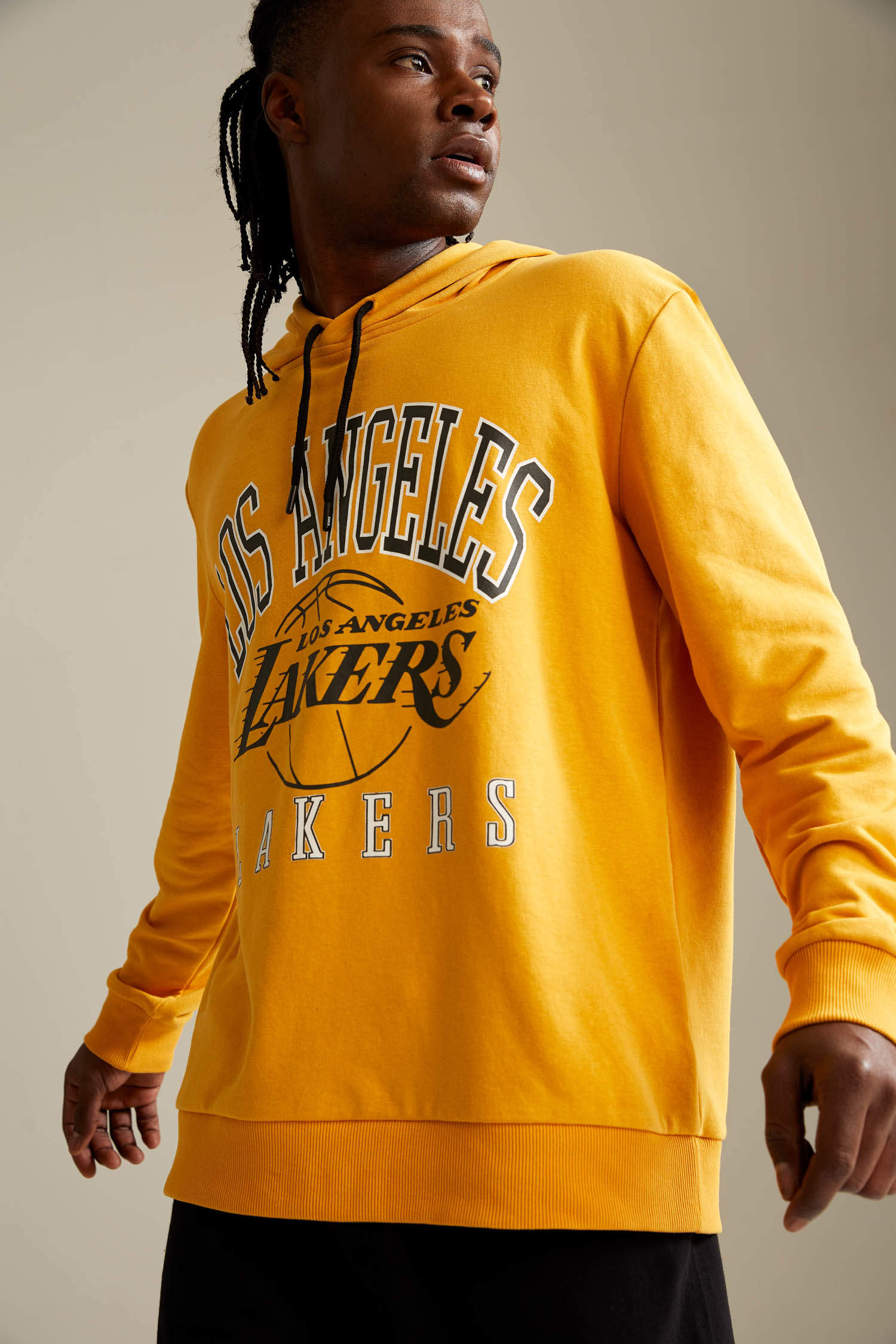 Defacto Fit NBA Los Angeles Lakers Regular Fit Kapüşonlu Sweatshirt. 1