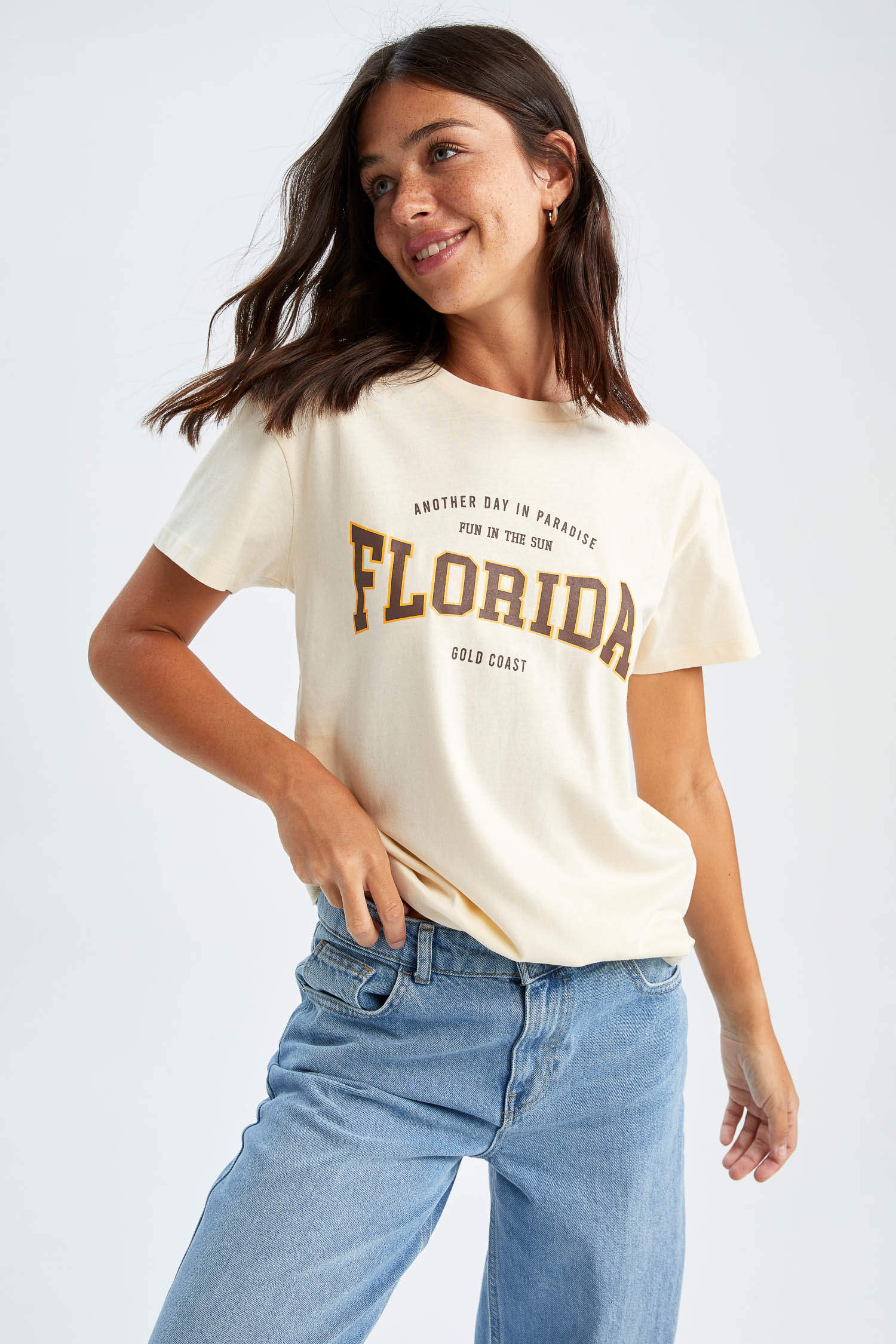 FUNNY GIRL Gold Short-Sleeve T-Shirt Unisex
