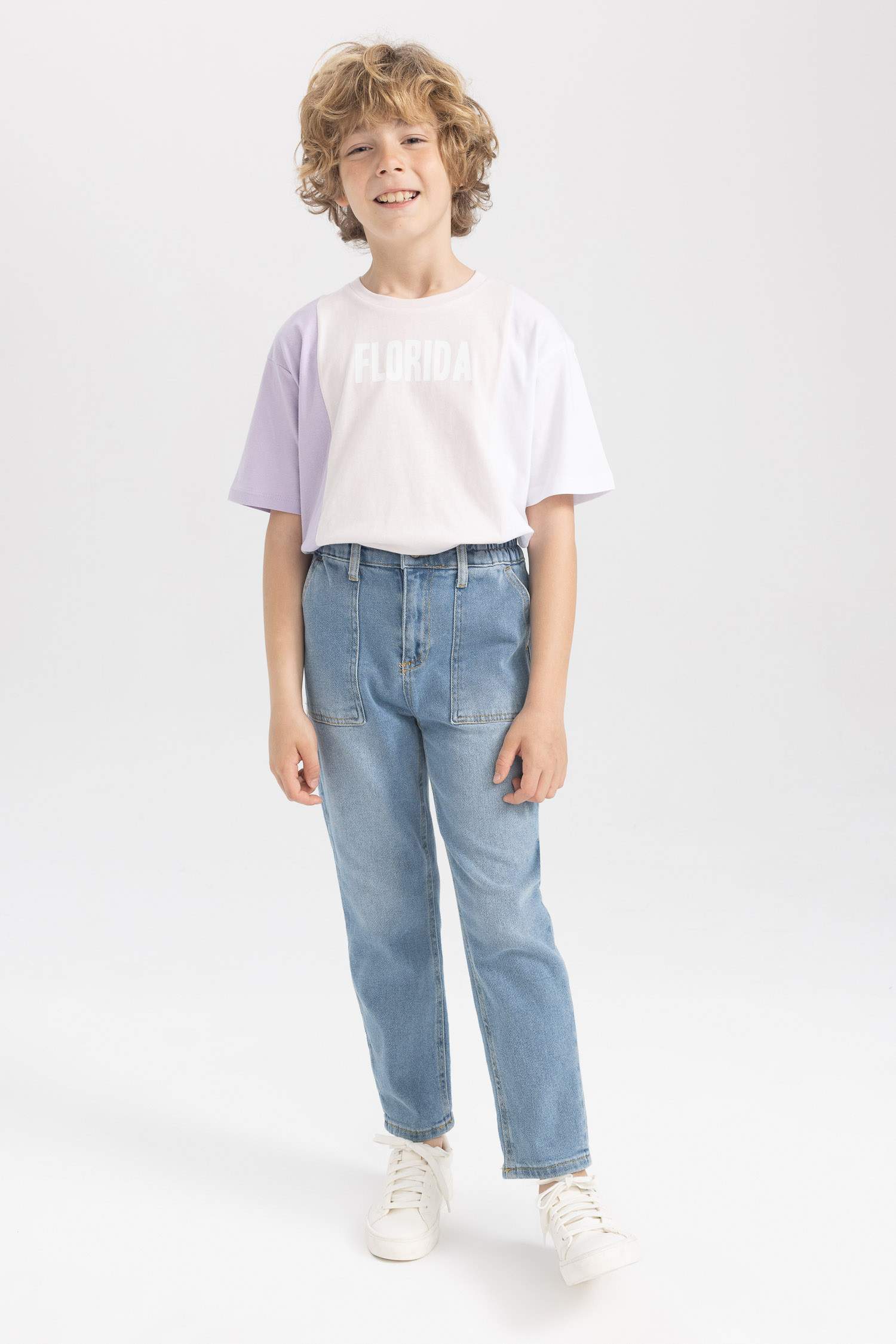 Джинсы свободного кроя с эластичным поясом для мальчиков