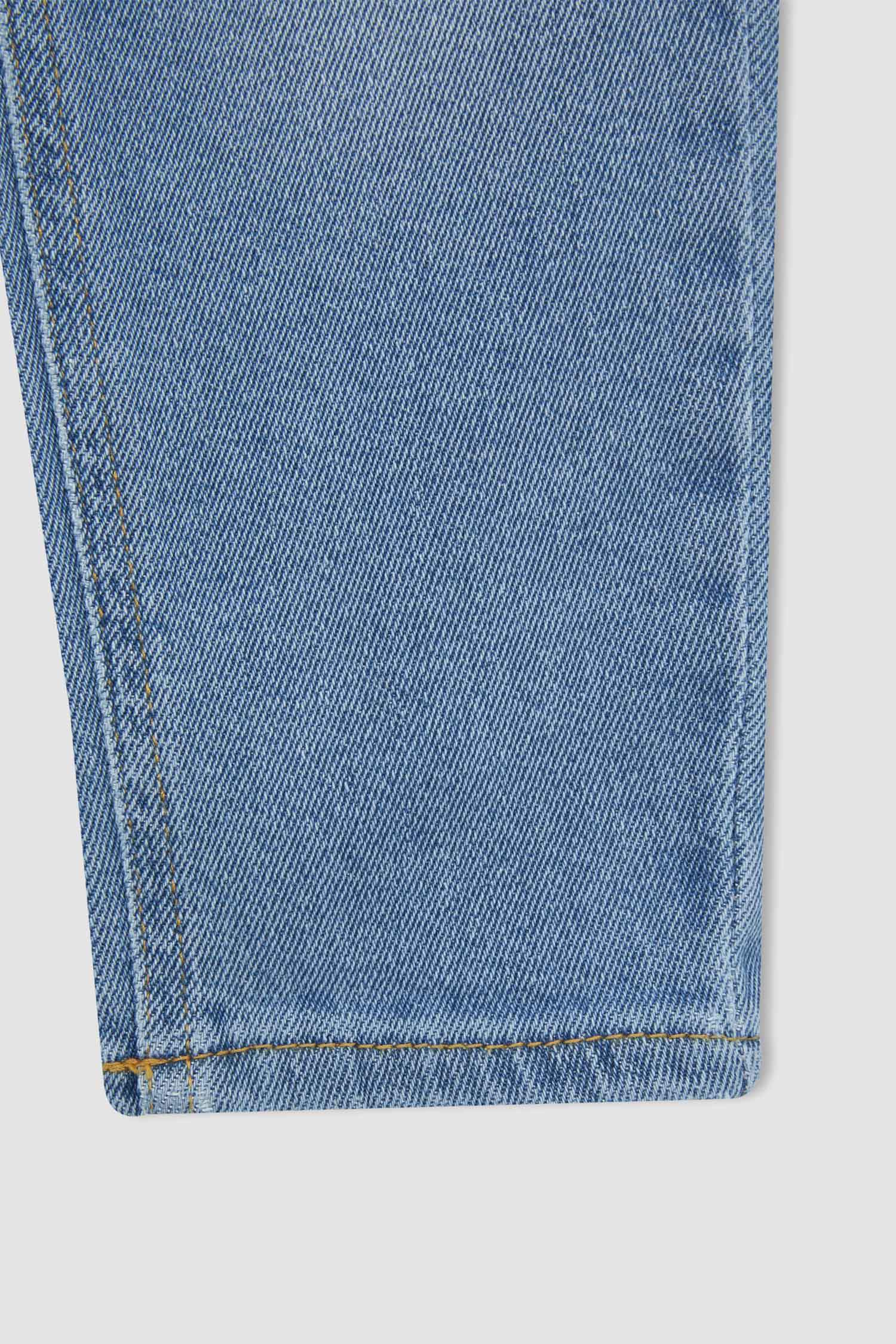 Джинсы свободного кроя с эластичным поясом для мальчиков