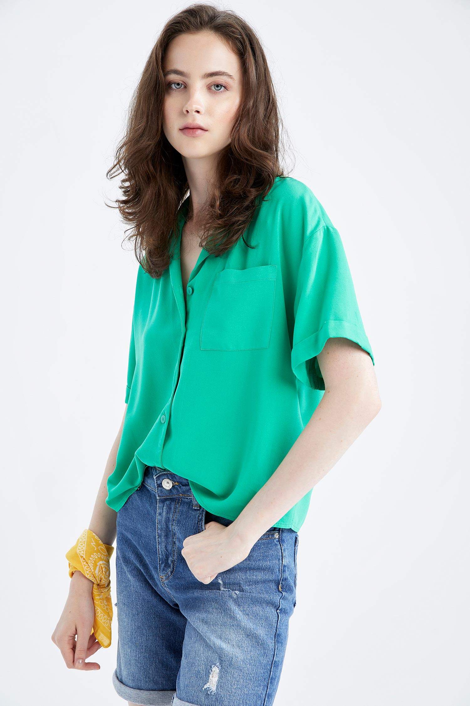 Рубашка с коротким рукавом свободного кроя для женщин