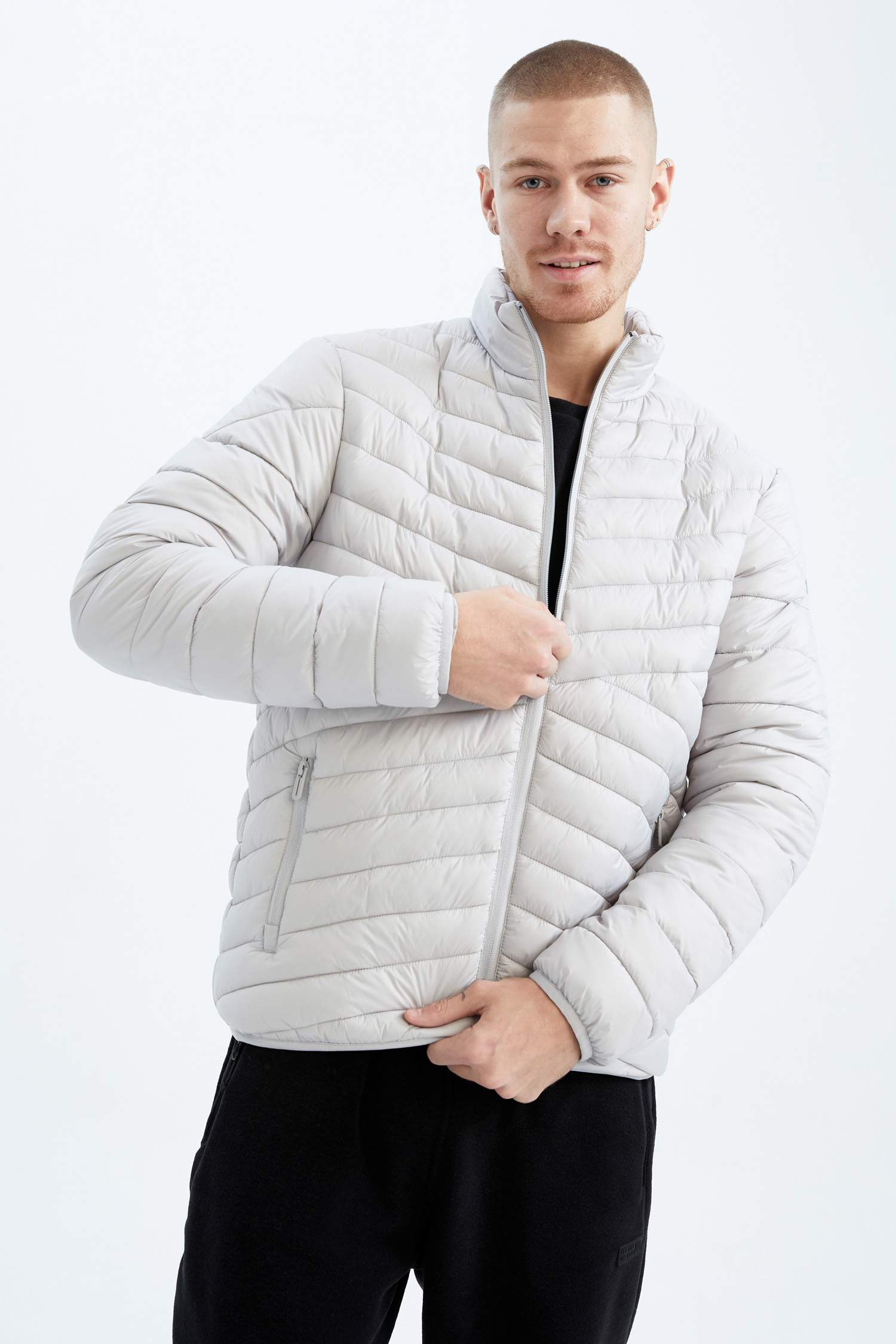 جاكيت رقيق موسمي بغطاء للرأس بقصة عادية